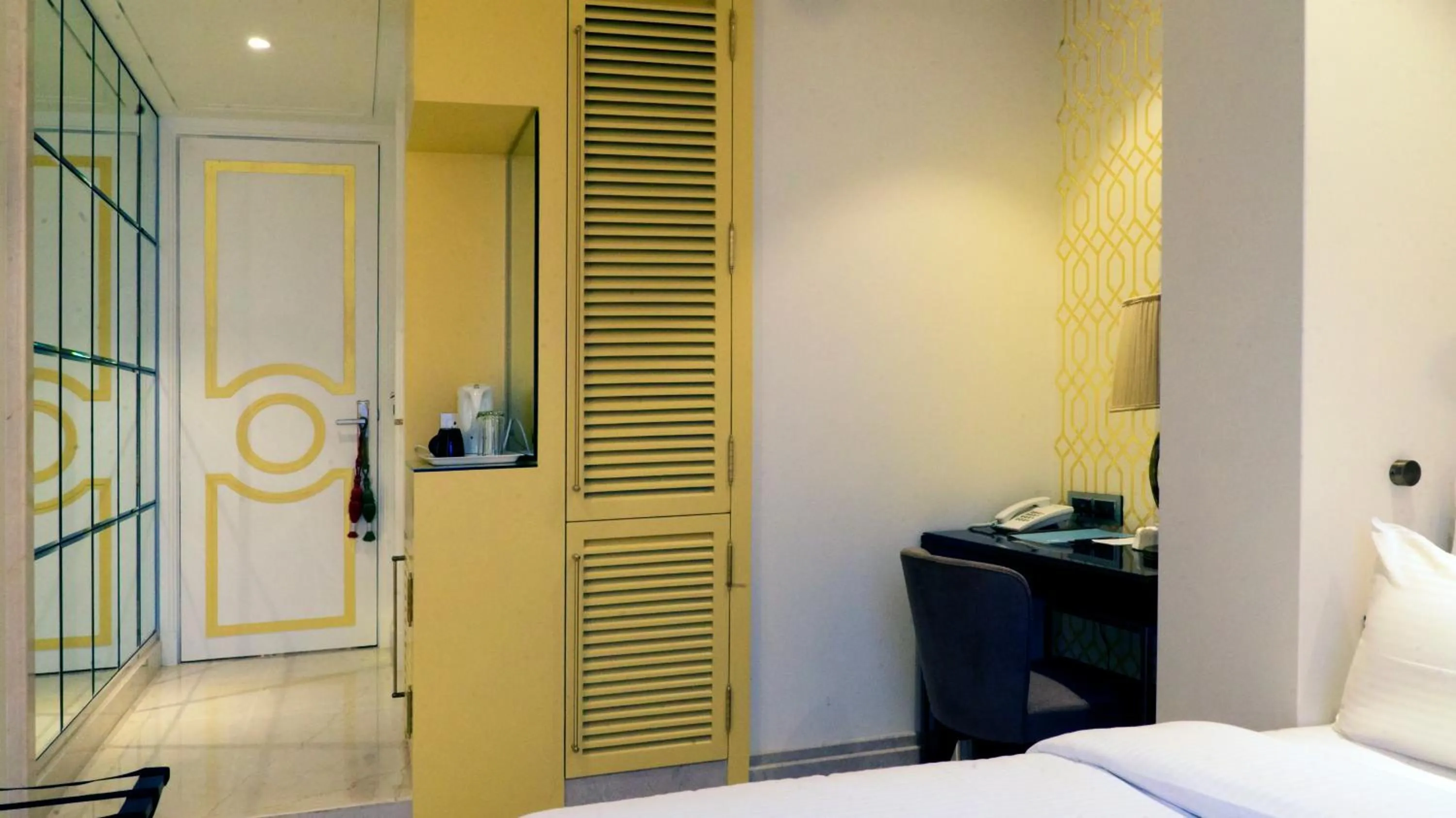 Other, Bed in Hotel Harbour View Colaba