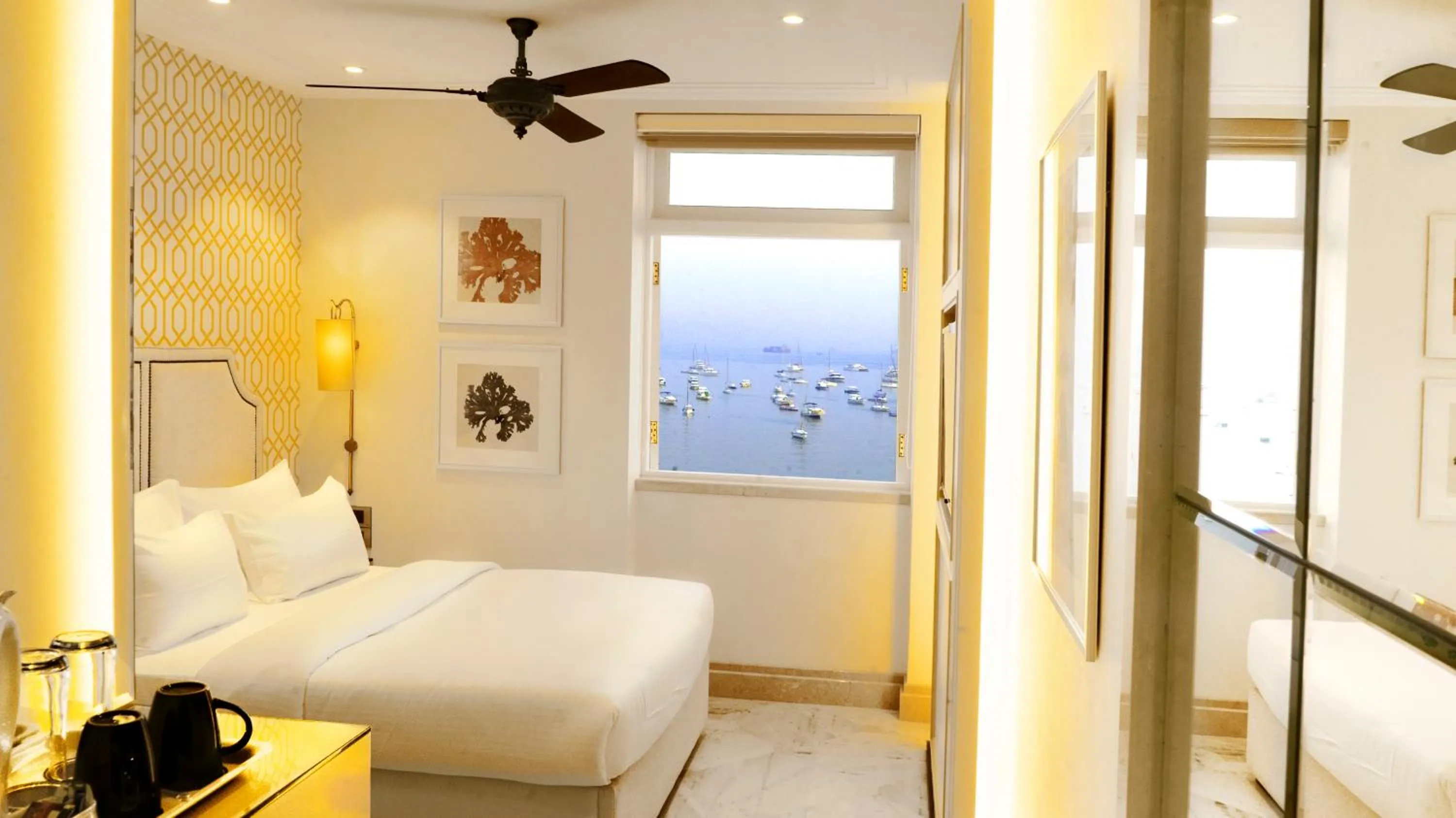 Bedroom, Bed in Hotel Harbour View Colaba