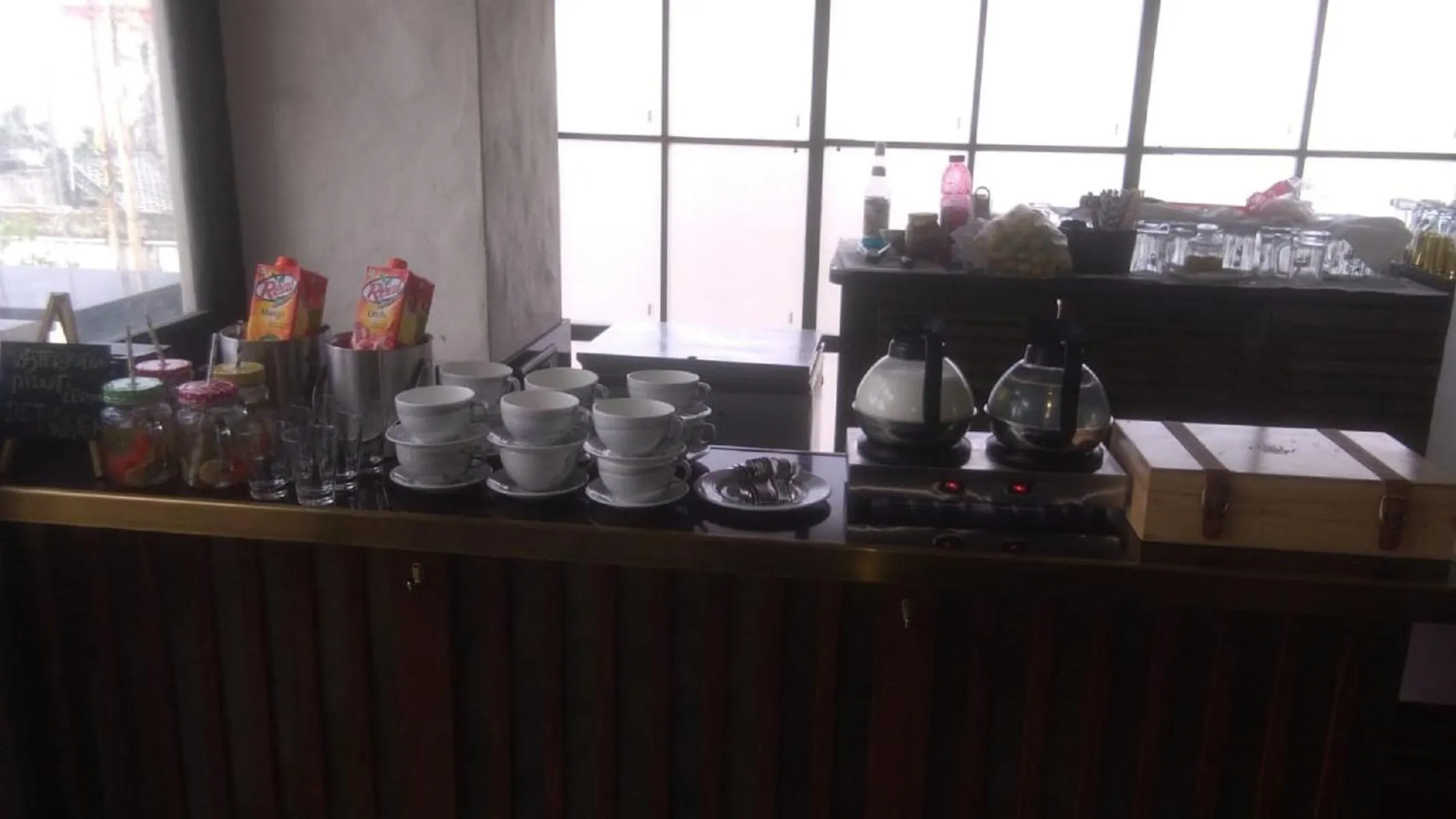 Buffet breakfast in Hotel Harbour View Colaba