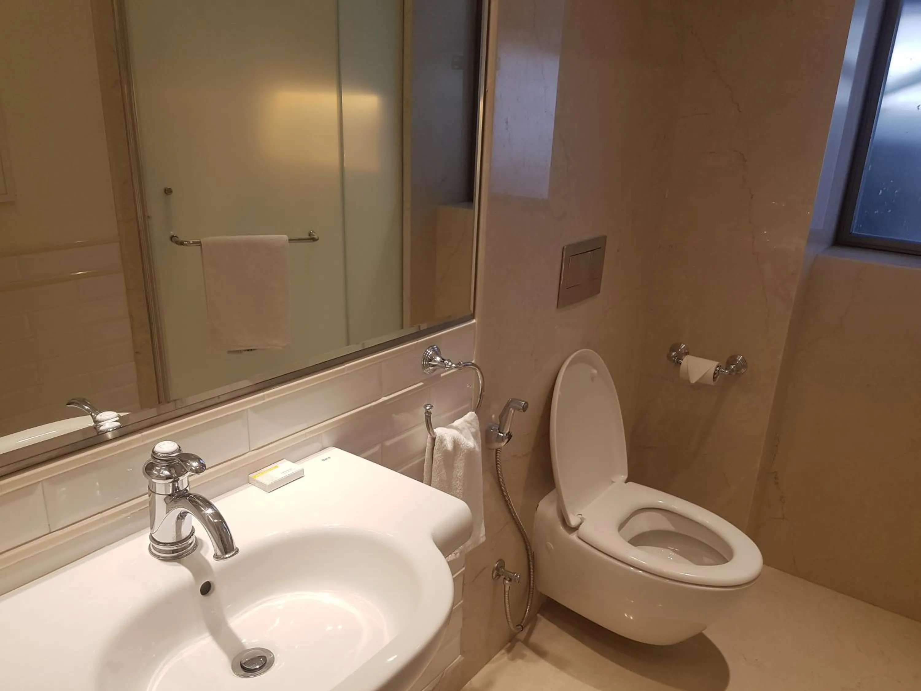 Bathroom in Hotel Harbour View Colaba