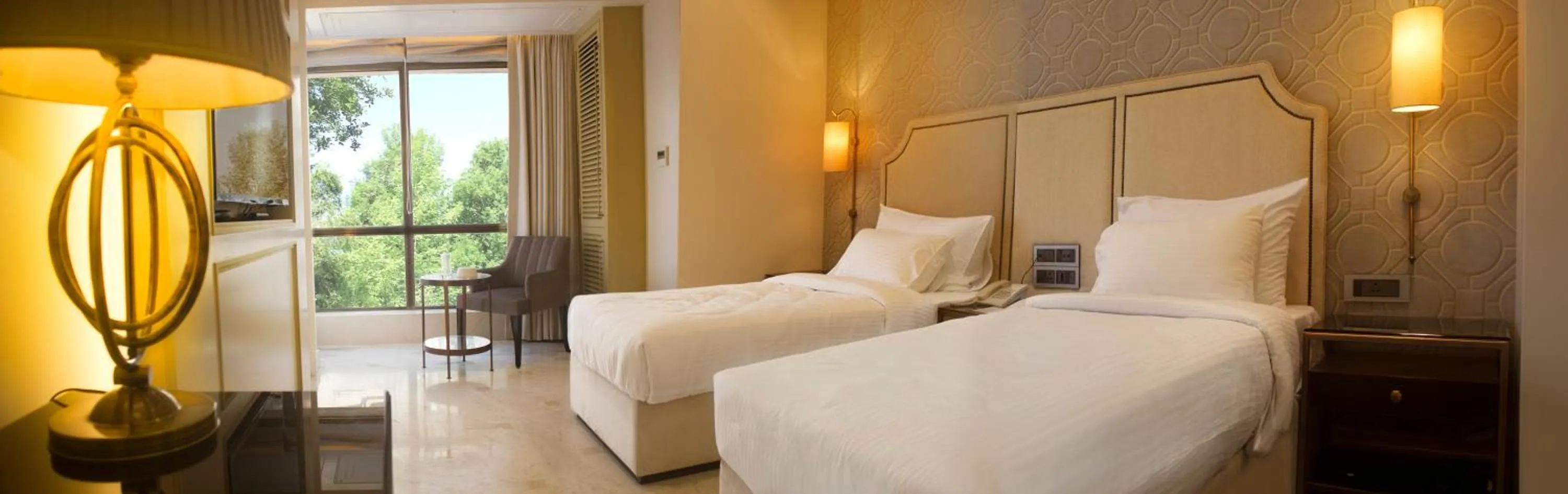 Photo of the whole room, Bed in Hotel Harbour View Colaba