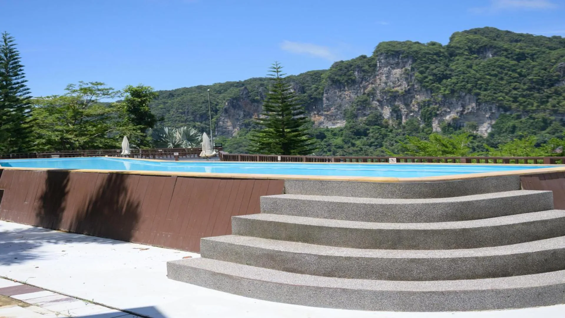 Swimming pool in Krabi Chada Resort