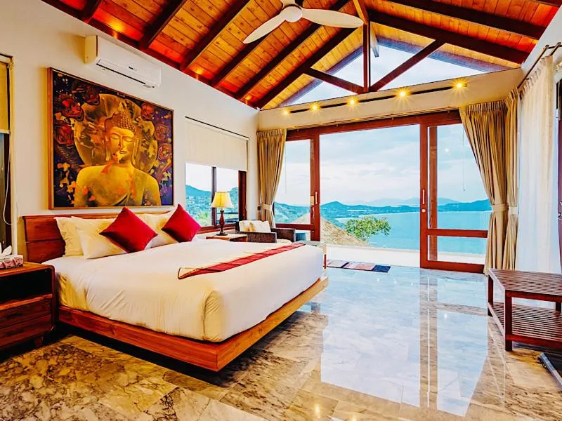 Bed in Sandalwood Luxury Villa Resort