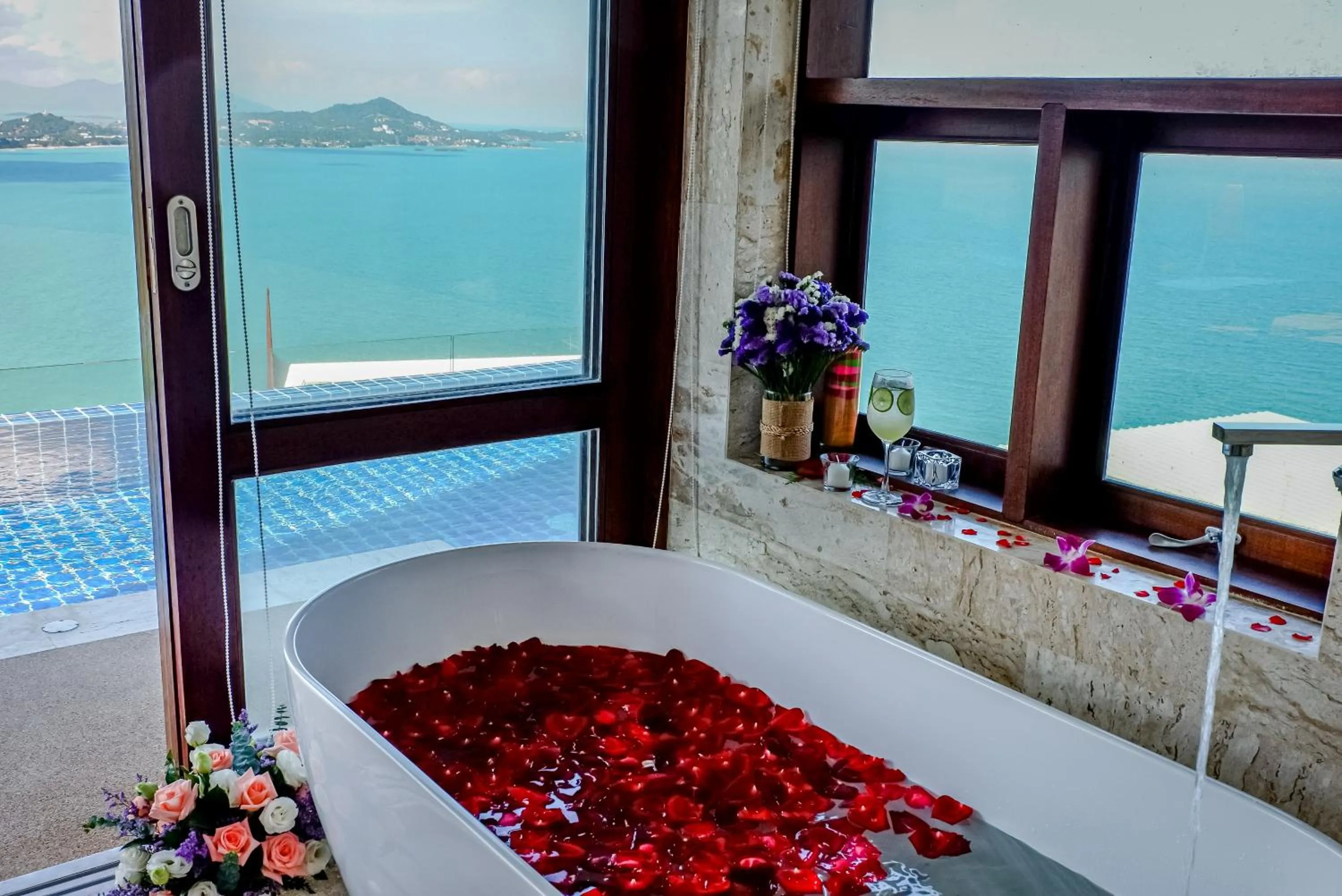 Bath in Sandalwood Luxury Villa Resort