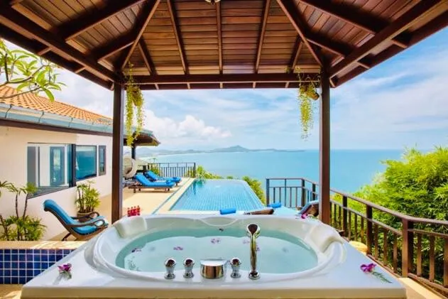 Bath in Sandalwood Luxury Villa Resort