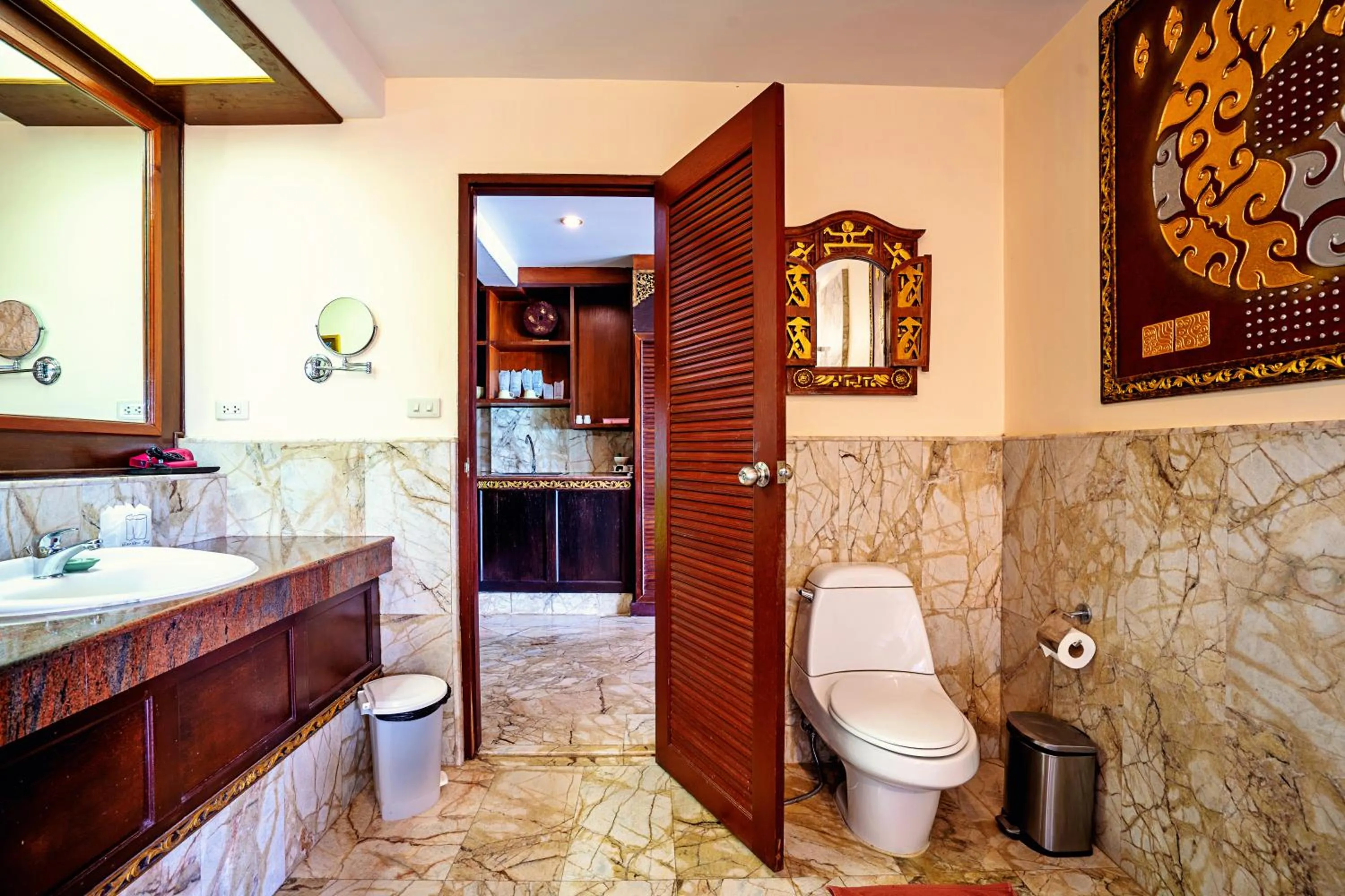 Toilet in Sandalwood Luxury Villa Resort