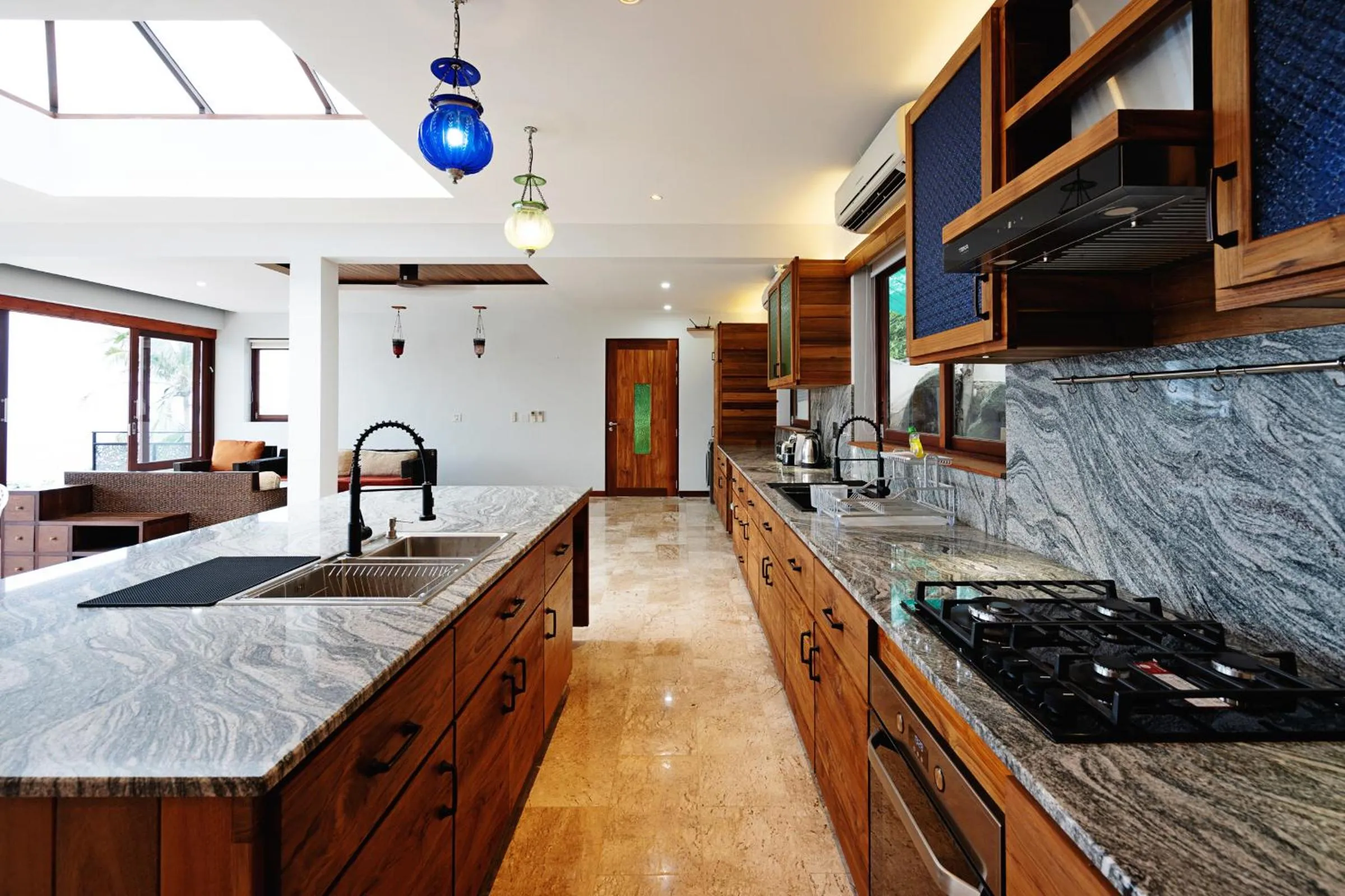 Kitchen or kitchenette in Sandalwood Luxury Villa Resort