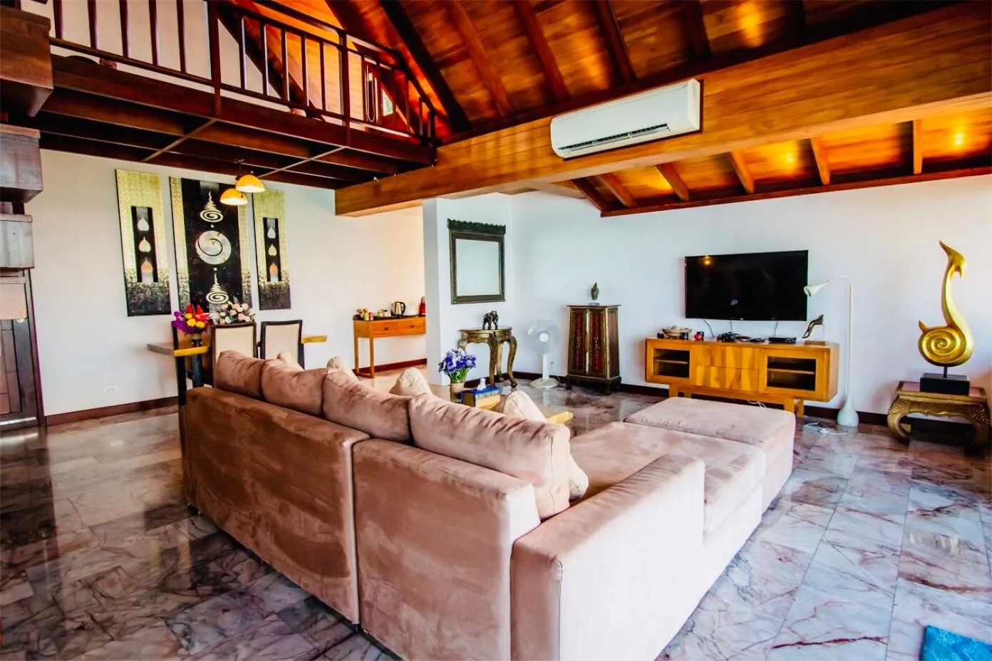 Communal lounge/ TV room in Sandalwood Luxury Villa Resort
