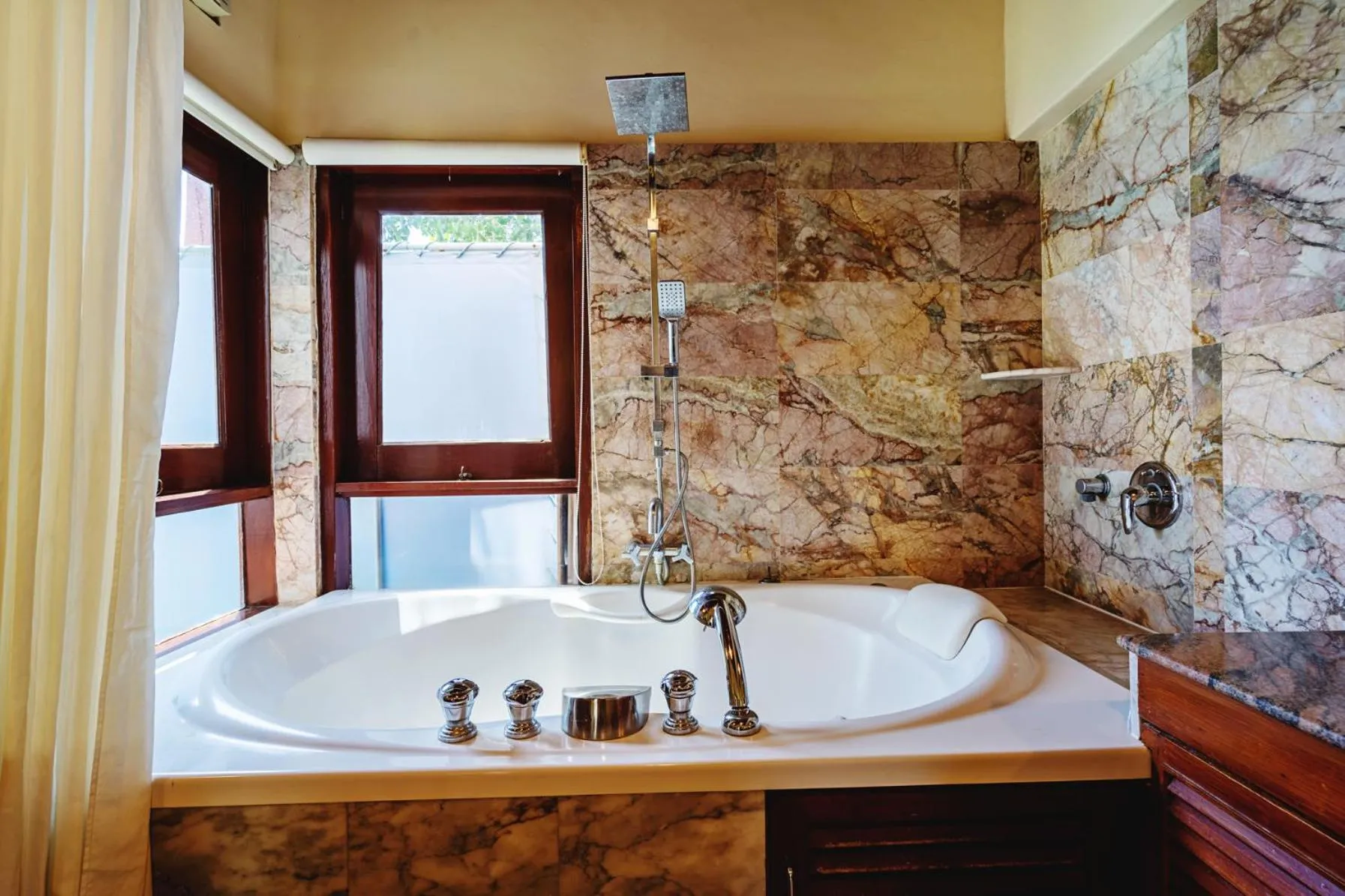 Bath in Sandalwood Luxury Villa Resort