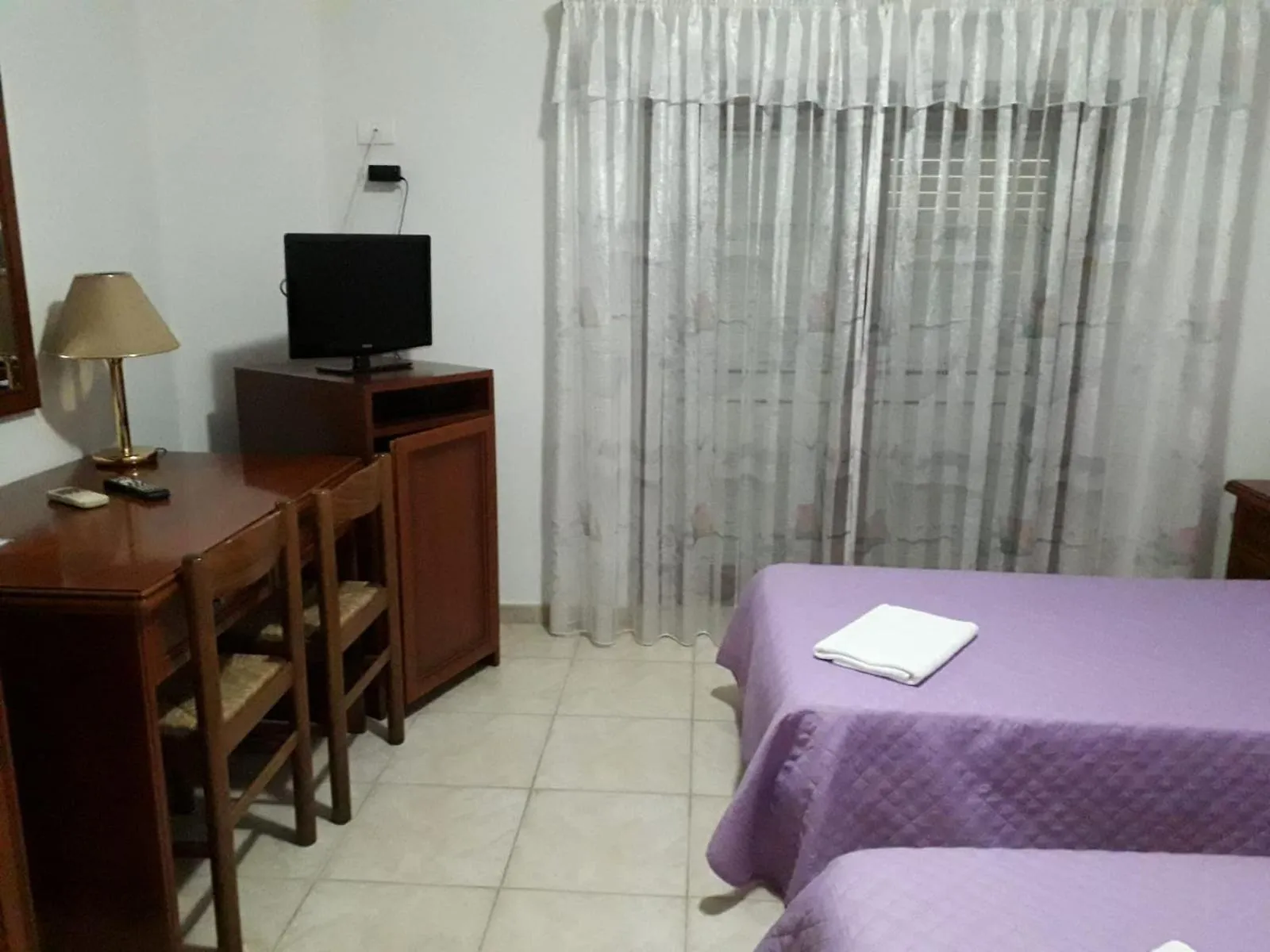 TV and multimedia, Bed in Castelvetere Hotel