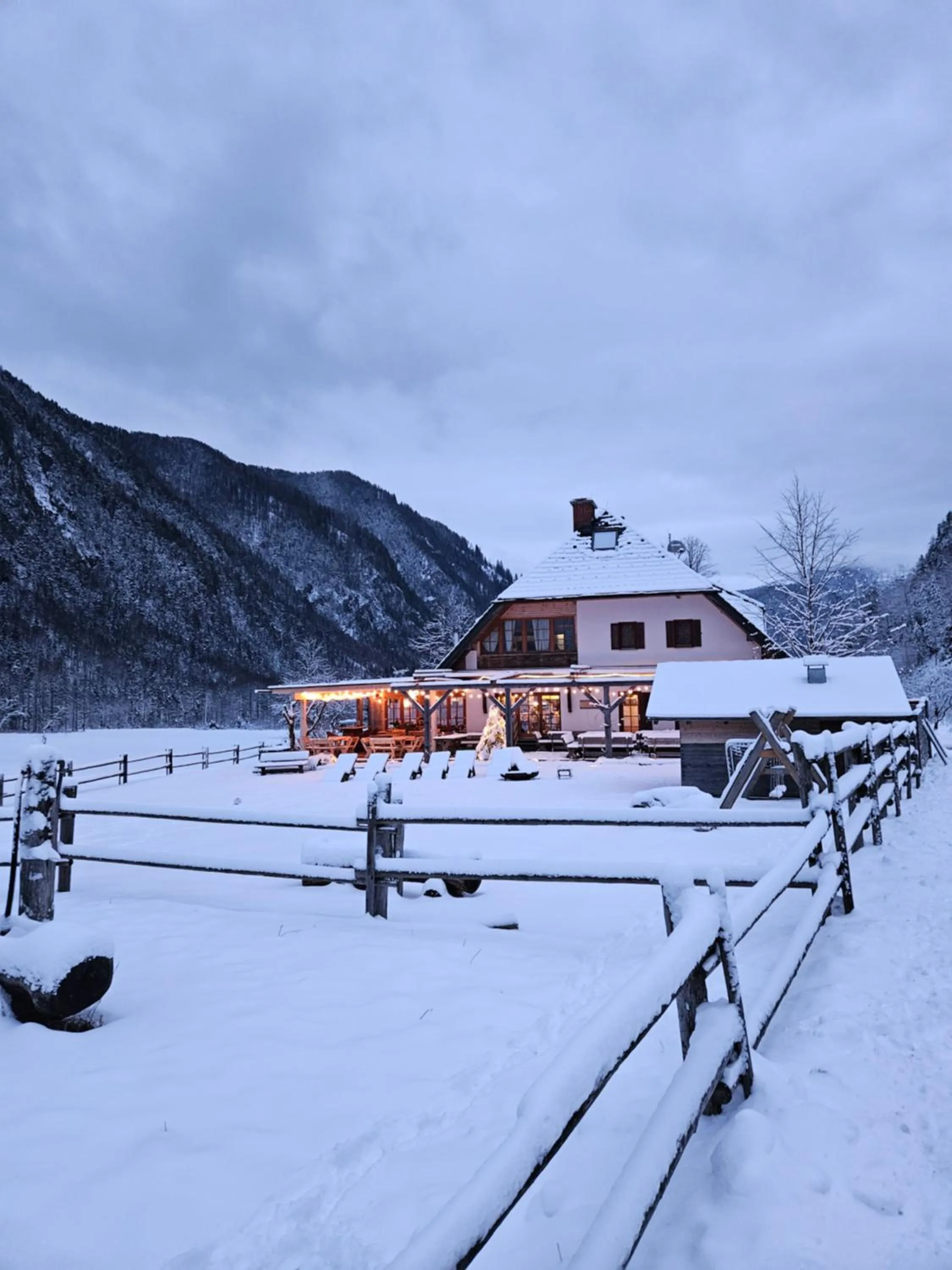 Property building in Hiša Ojstrica