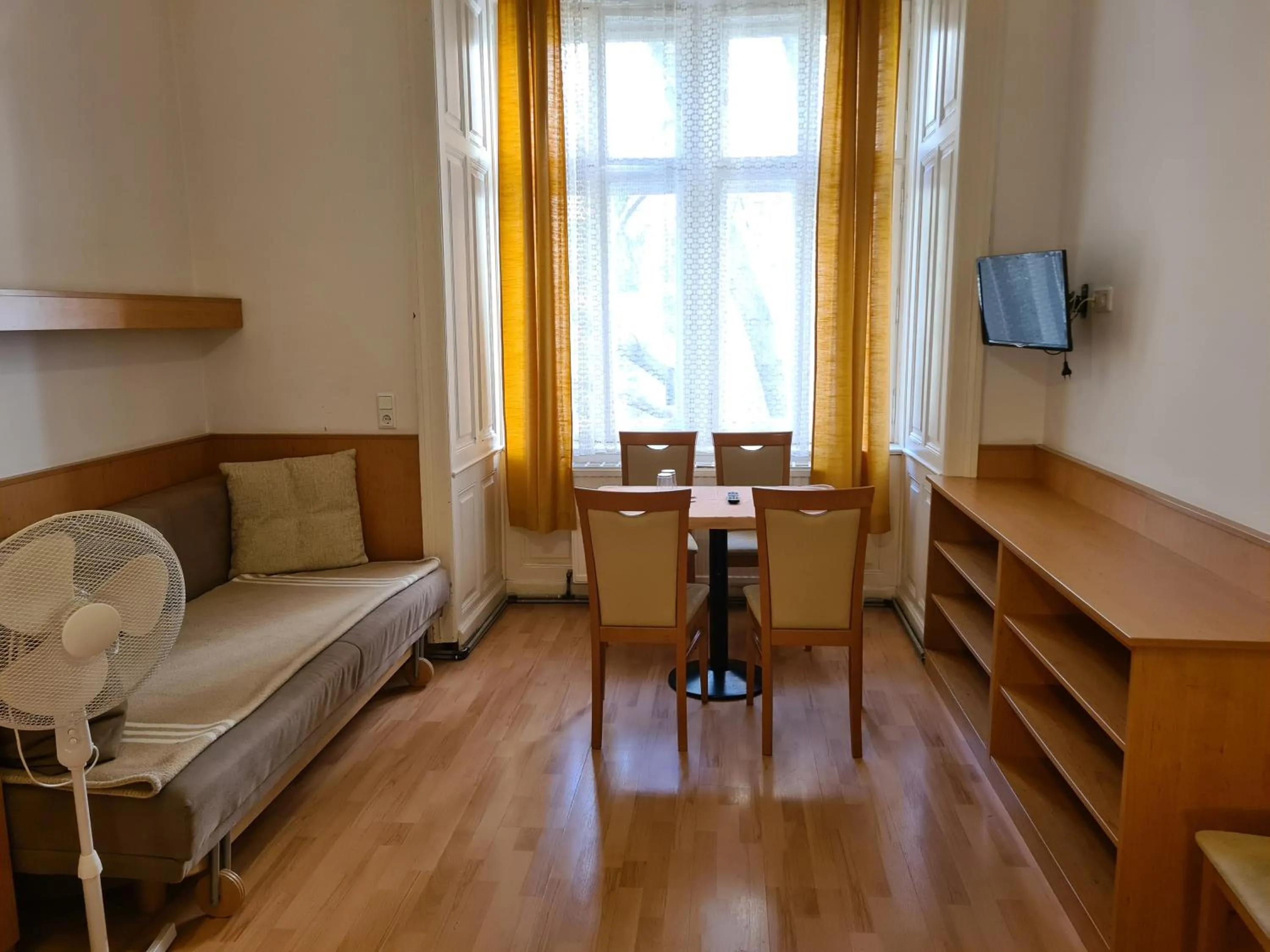 Bed in Pension Ani-Falstaff