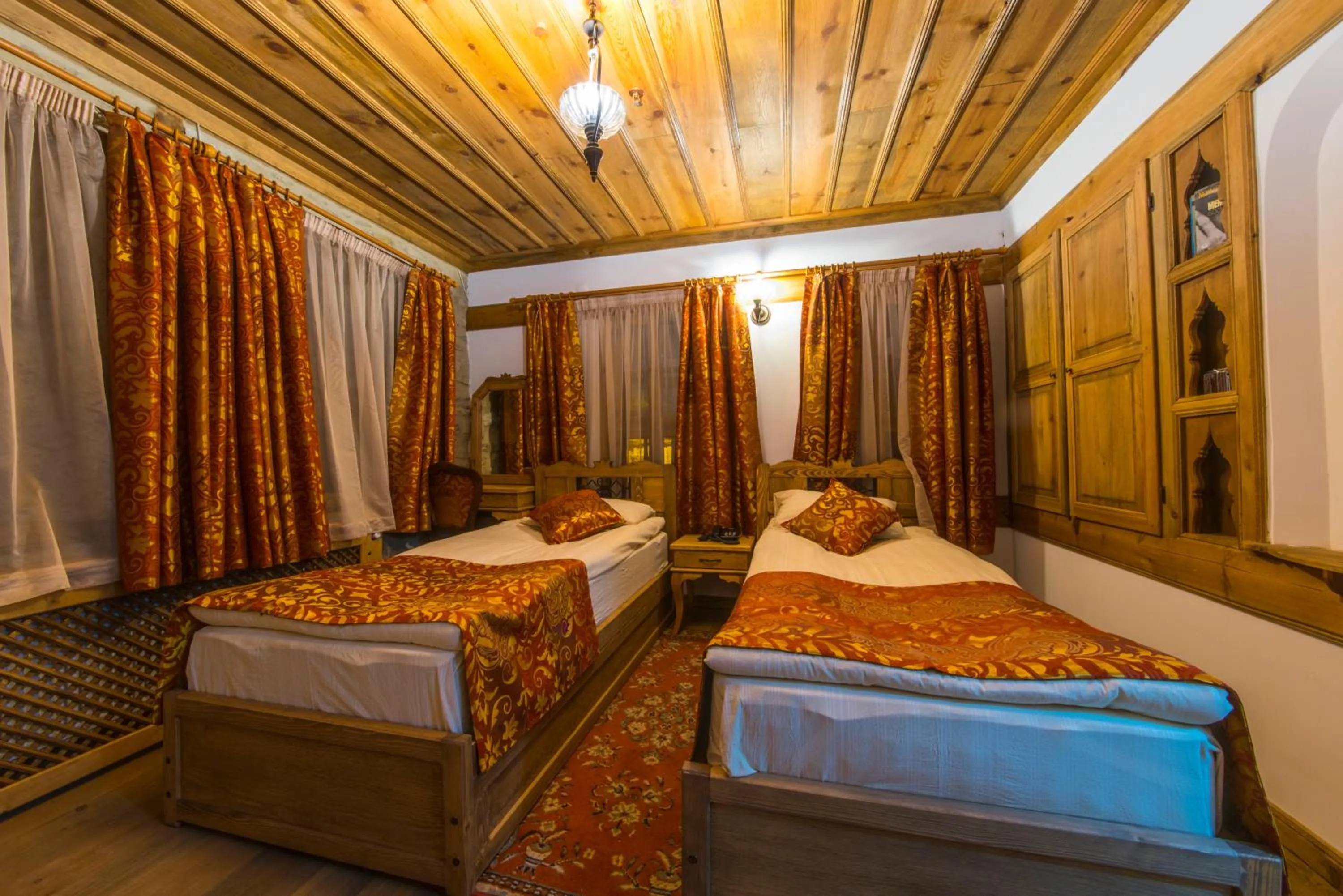 Photo of the whole room, Bed in Akbulut Konak