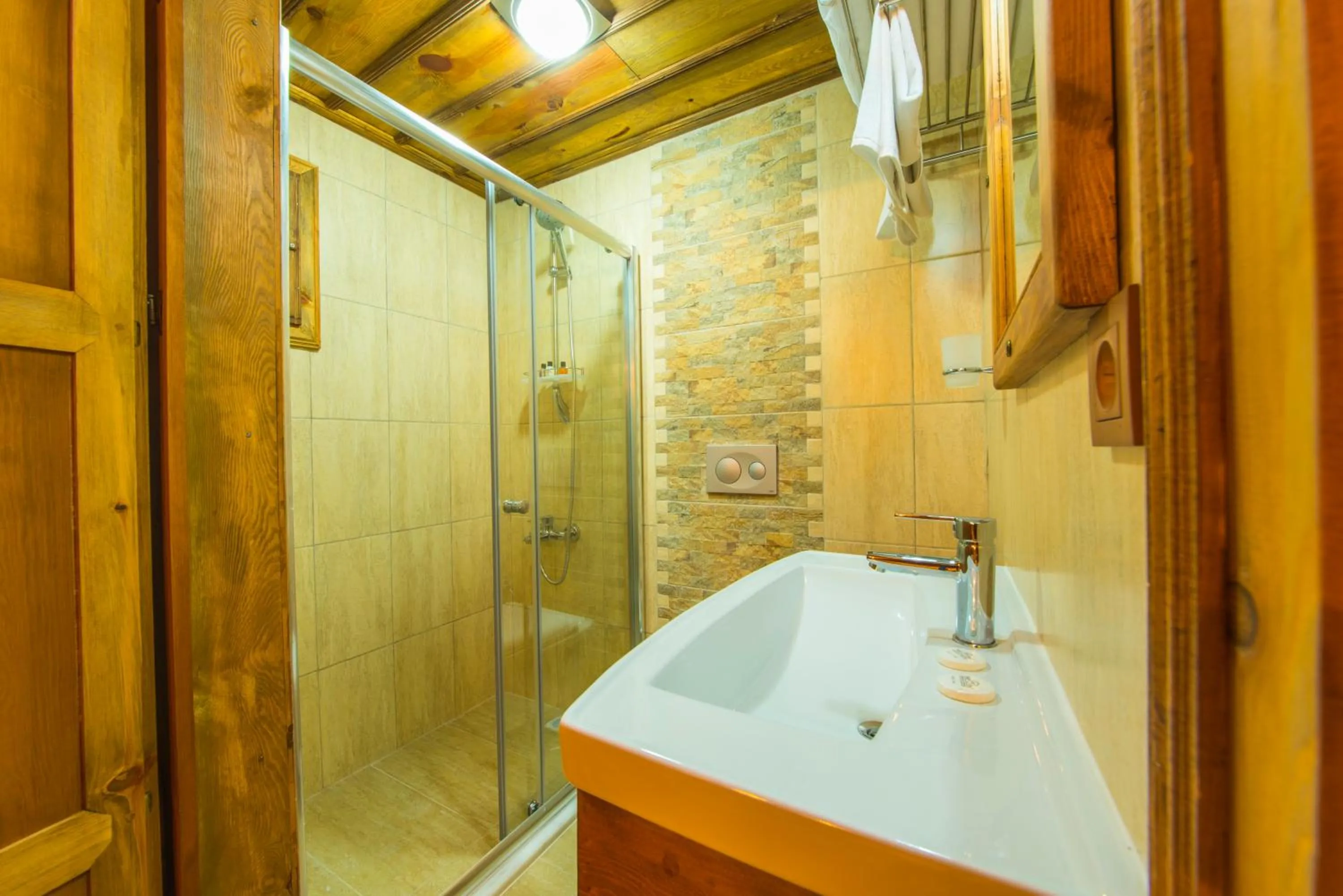 Shower in Akbulut Konak