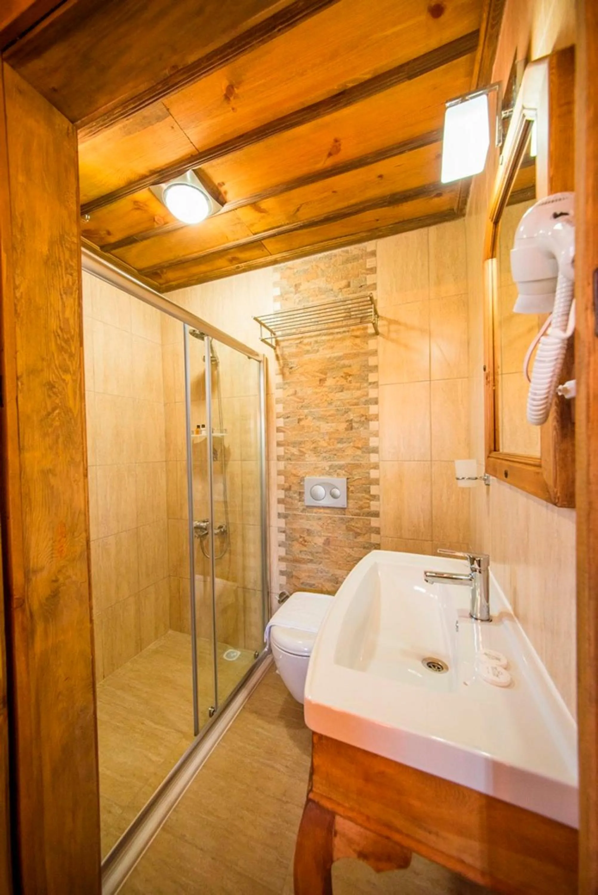 Shower in Akbulut Konak