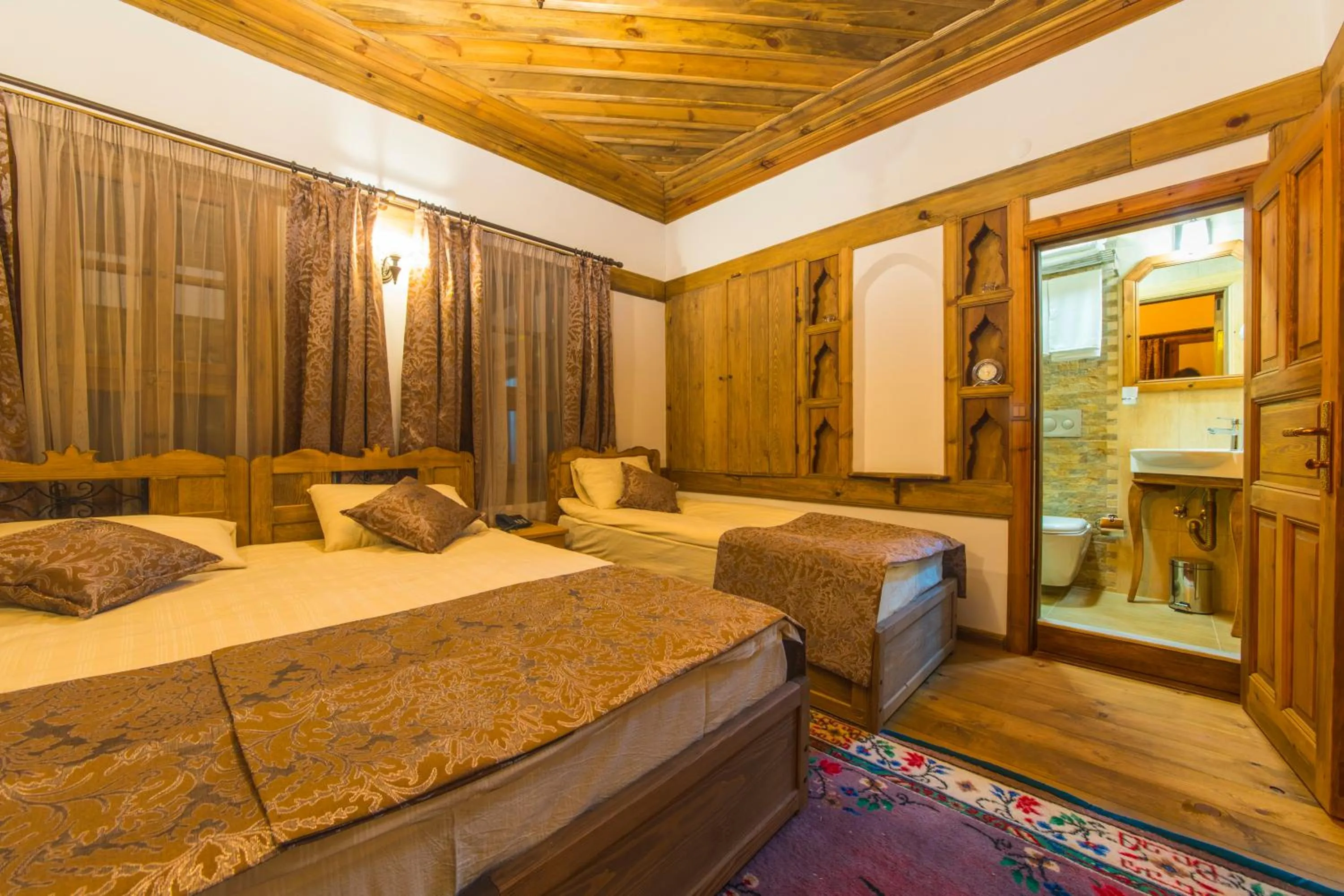 Shower, Bed in Akbulut Konak