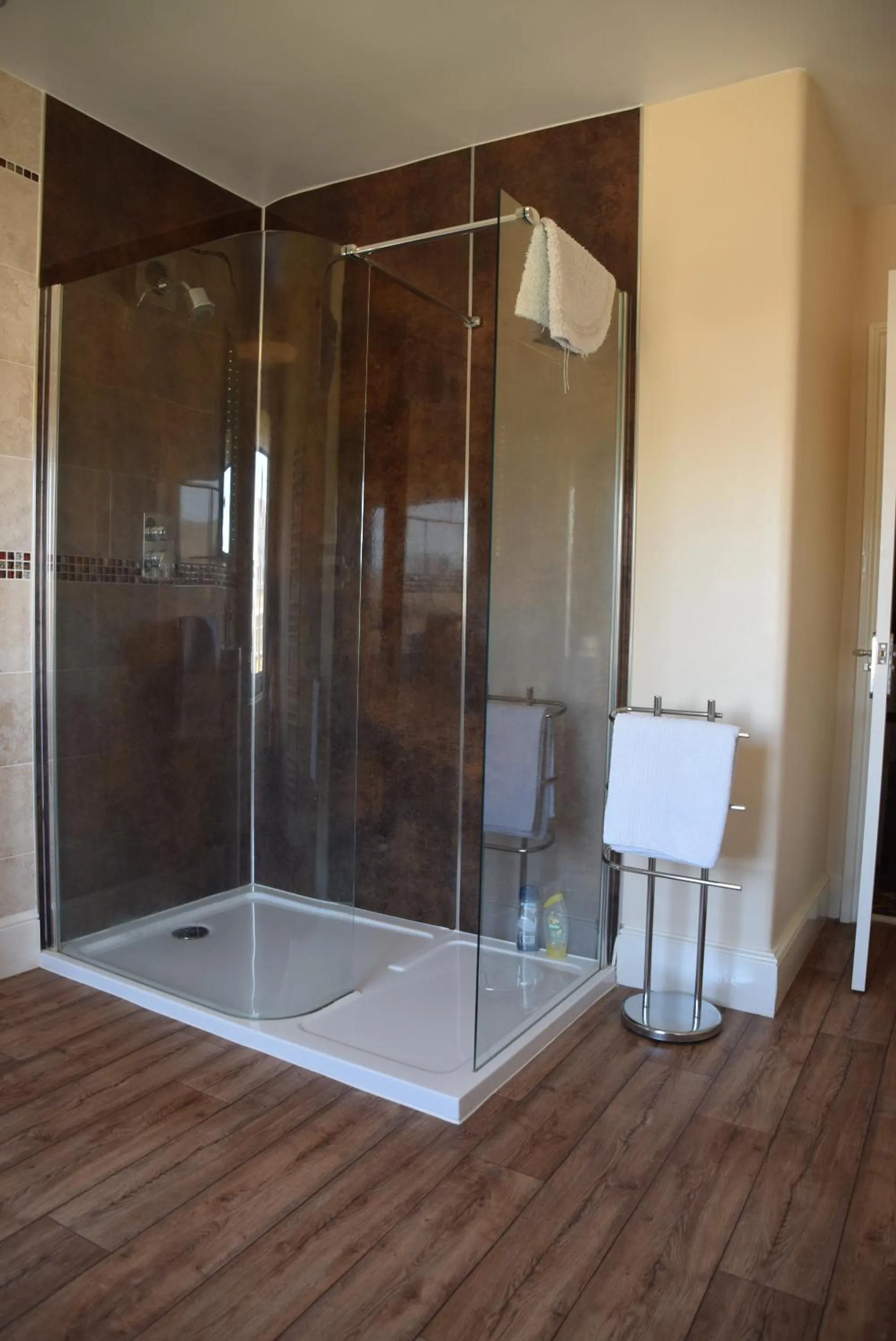 Shower in Kingsleigh Guest House
