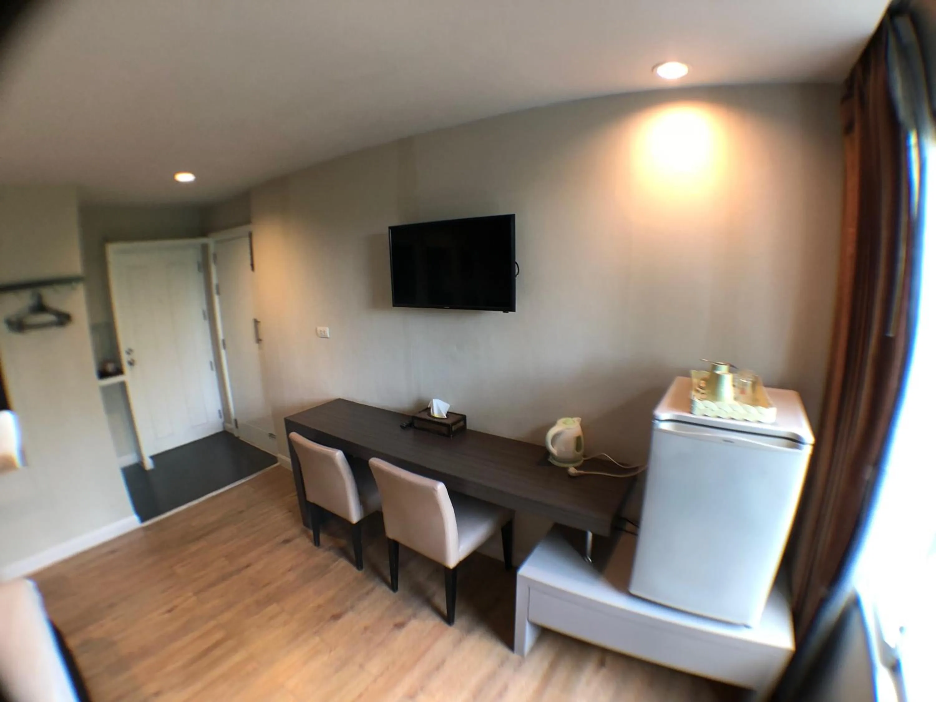 Photo of the whole room in Paragon Inn