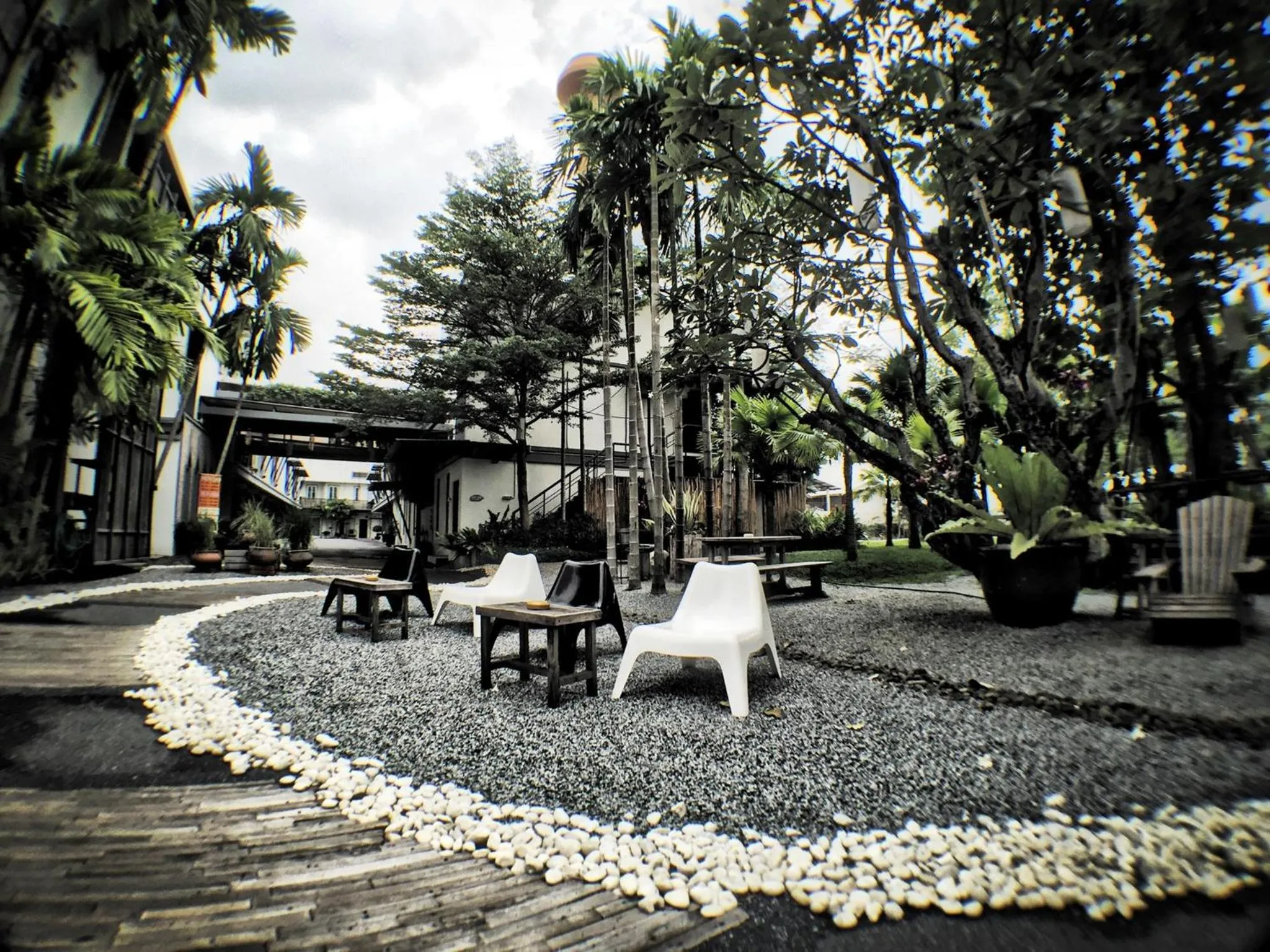 Patio in Paragon Inn