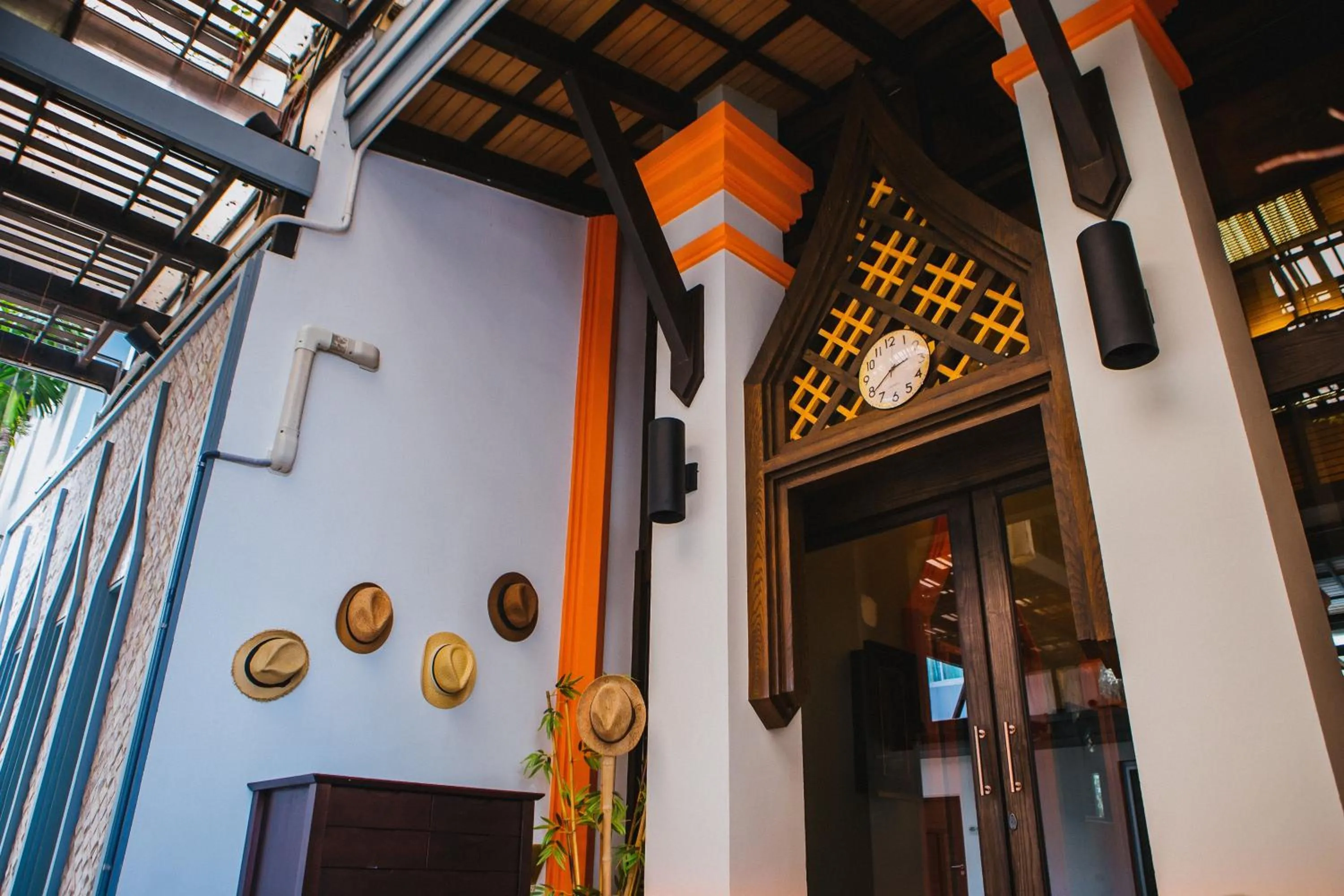 Decorative detail in Paragon Inn