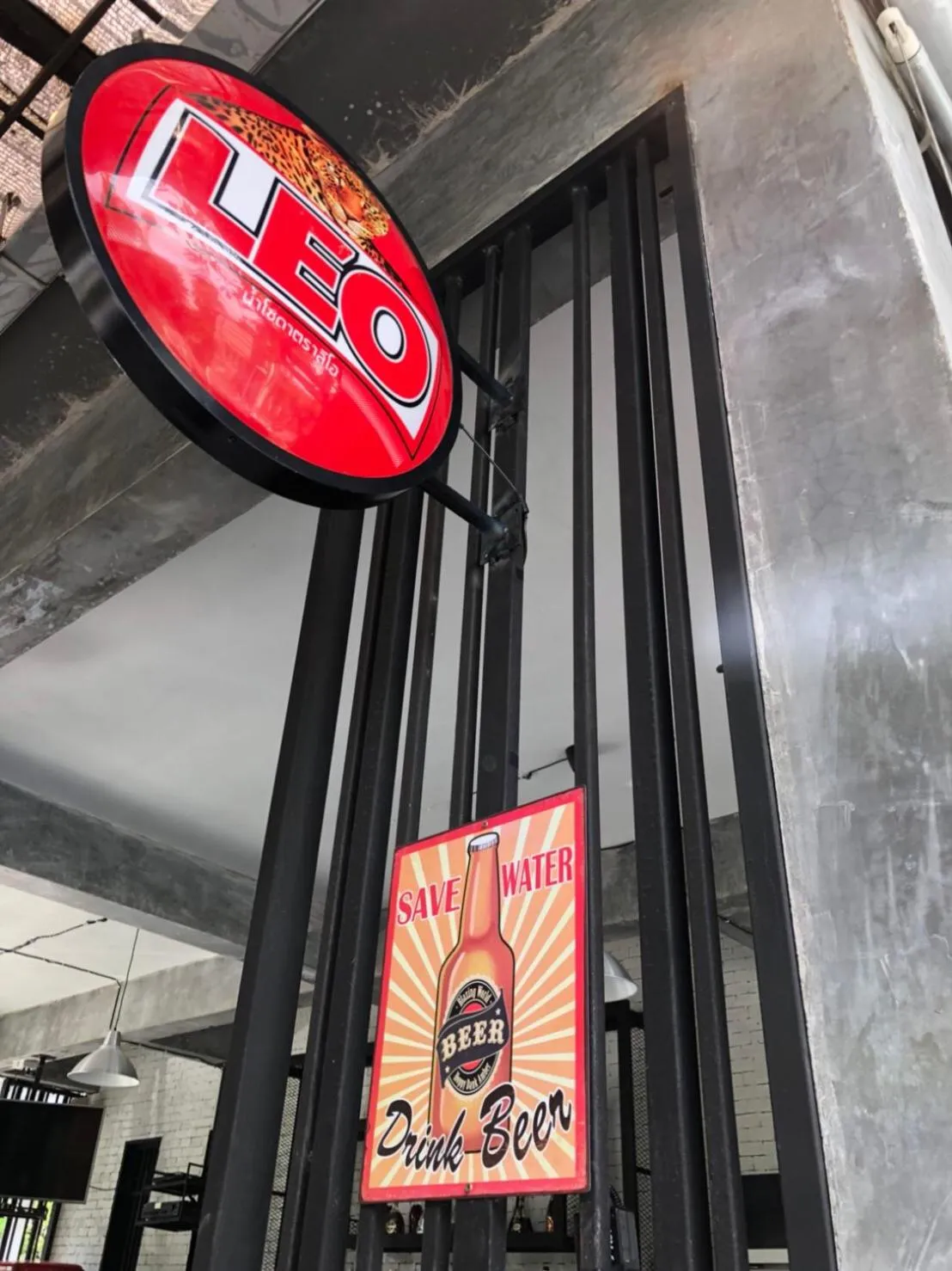 Lounge or bar in Paragon Inn