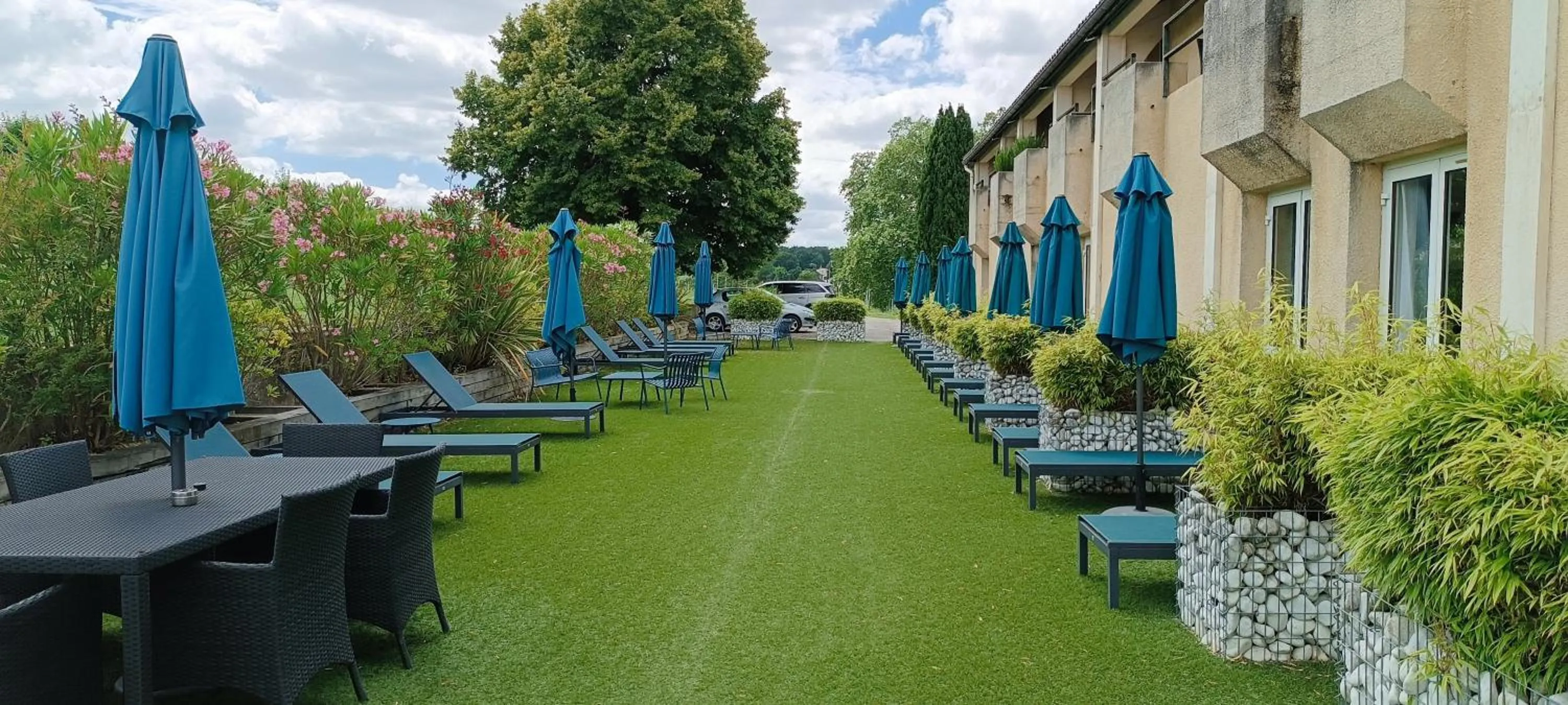 Patio in Pey La Tour - Logis Hôtels & Restaurant