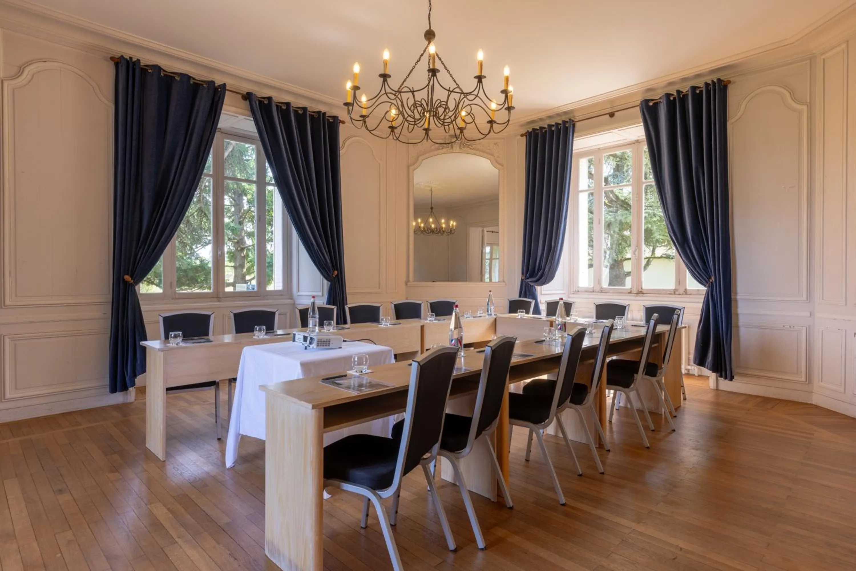 Meeting/conference room in Pey La Tour - Logis Hôtels & Restaurant