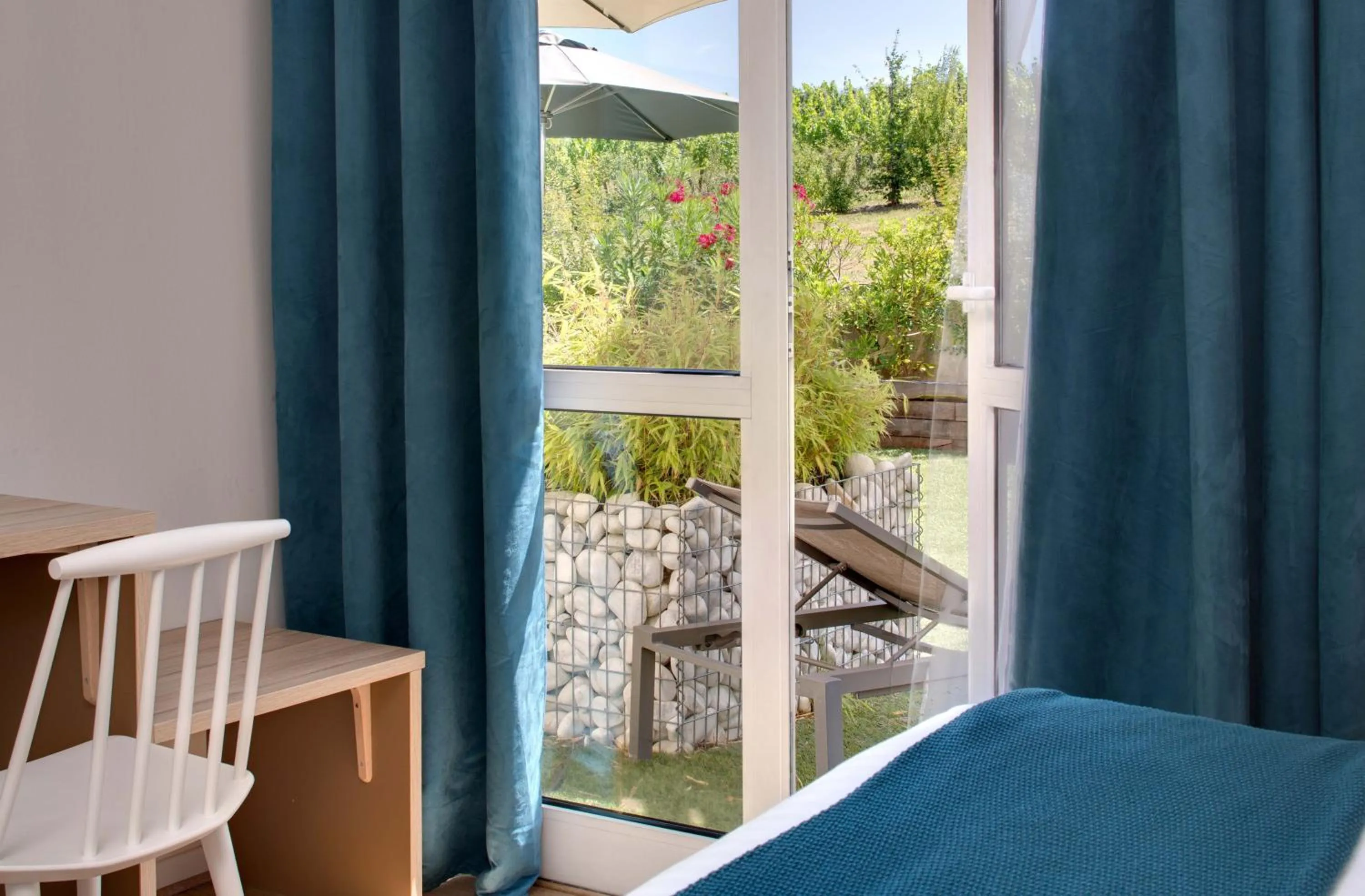 Patio in Pey La Tour - Logis Hôtels & Restaurant