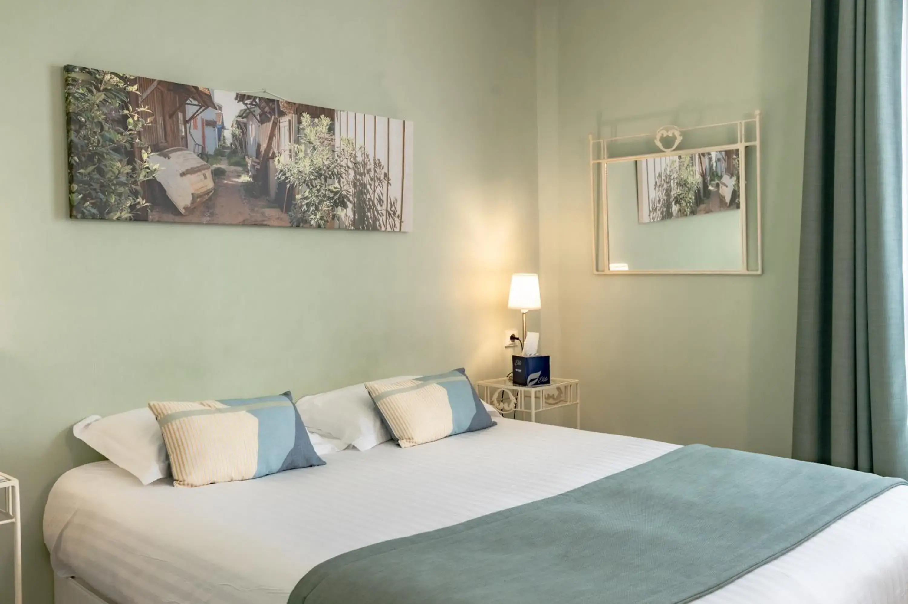 Standard Room in Pey La Tour - Logis Hôtels & Restaurant Standard Room in Pey La Tour - Logis Hôtels & Restaurant