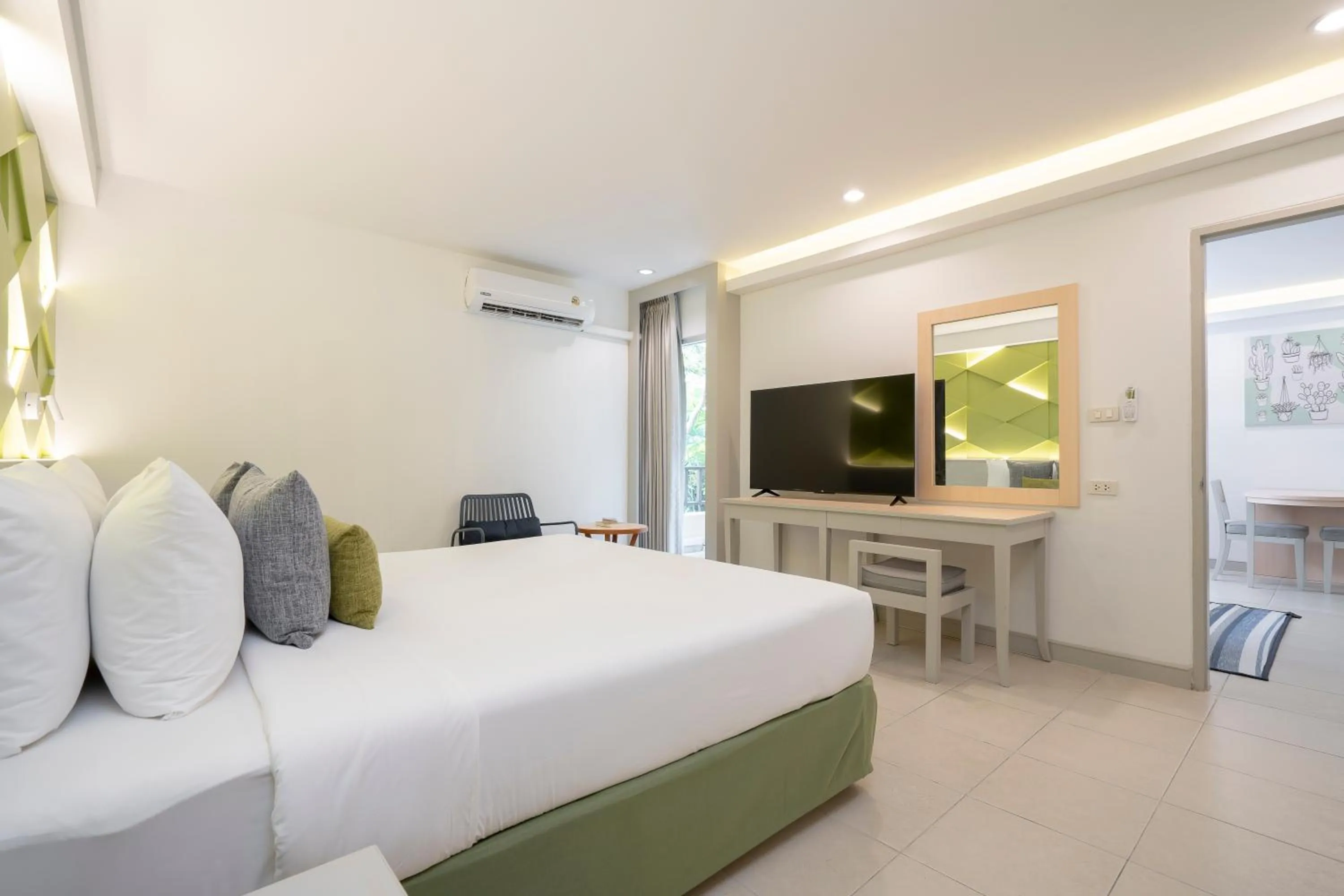 Bed in The Green Park Resort