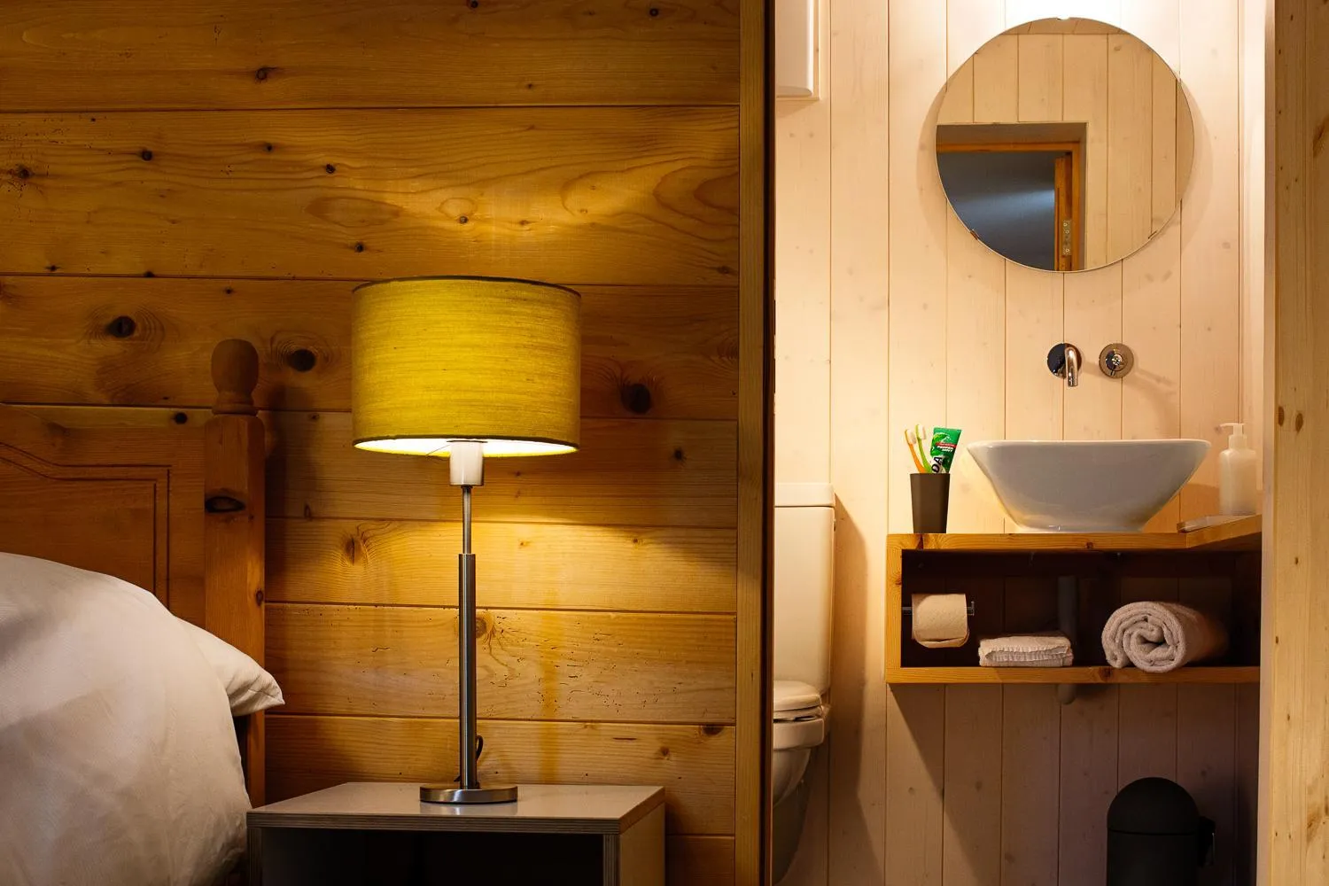 Decorative detail, Bed in Landhus Almens