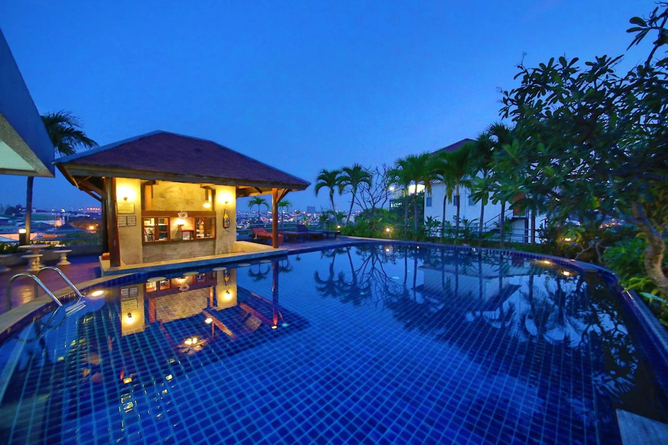 Swimming pool in Sunshine Vista Hotel