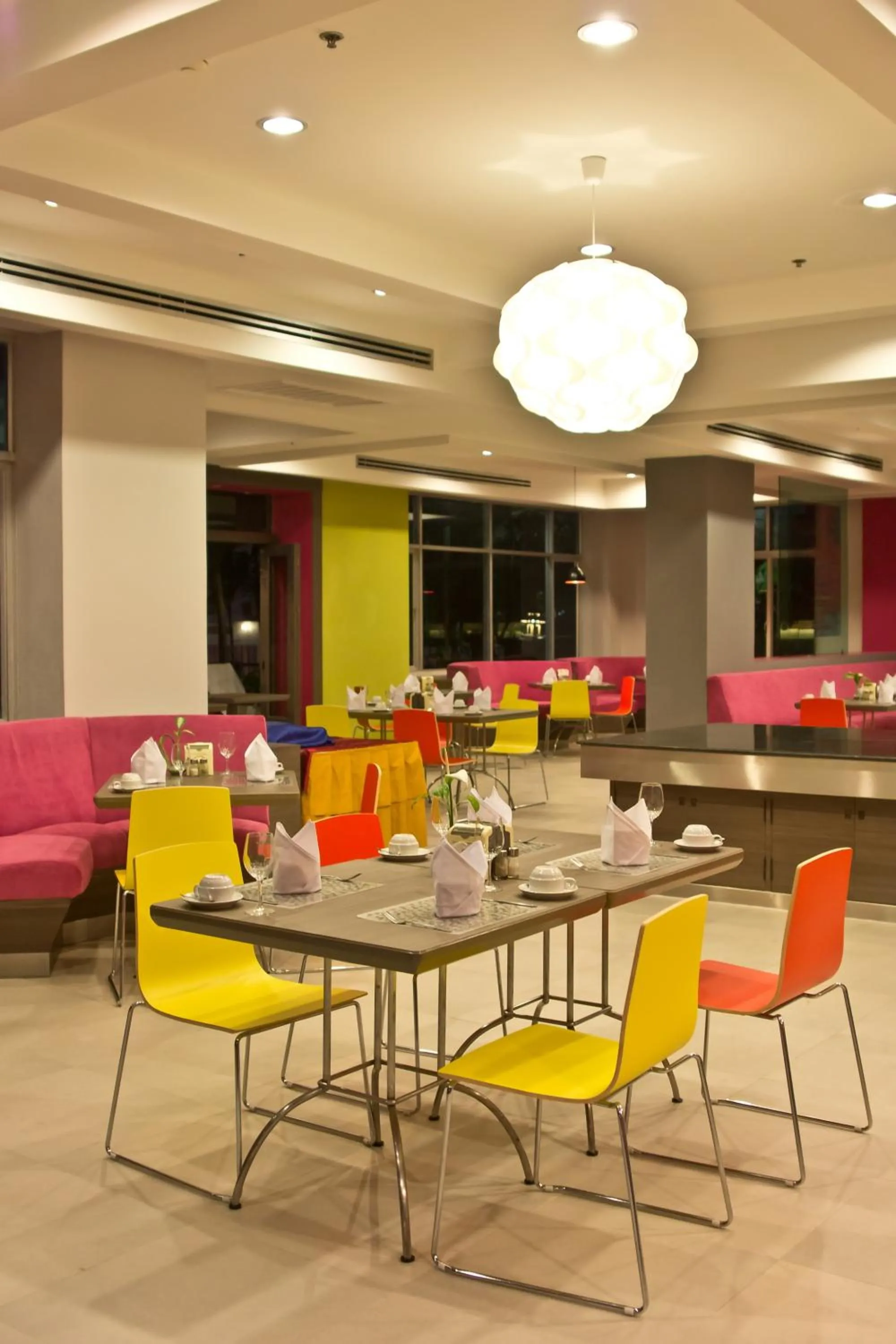 Restaurant/places to eat in Sunshine Vista Hotel