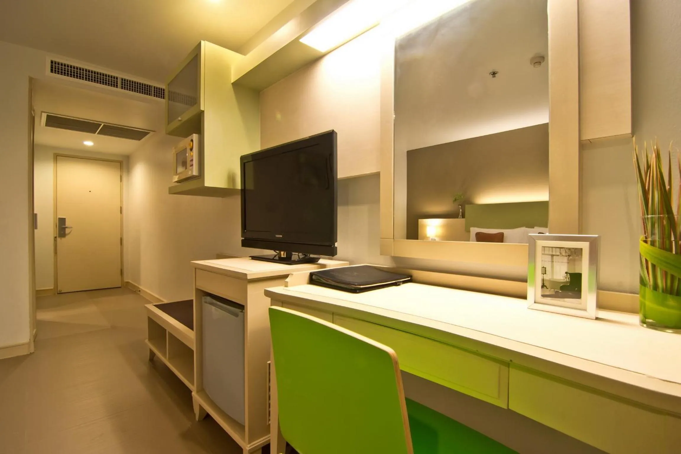 TV and multimedia in Sunshine Vista Hotel