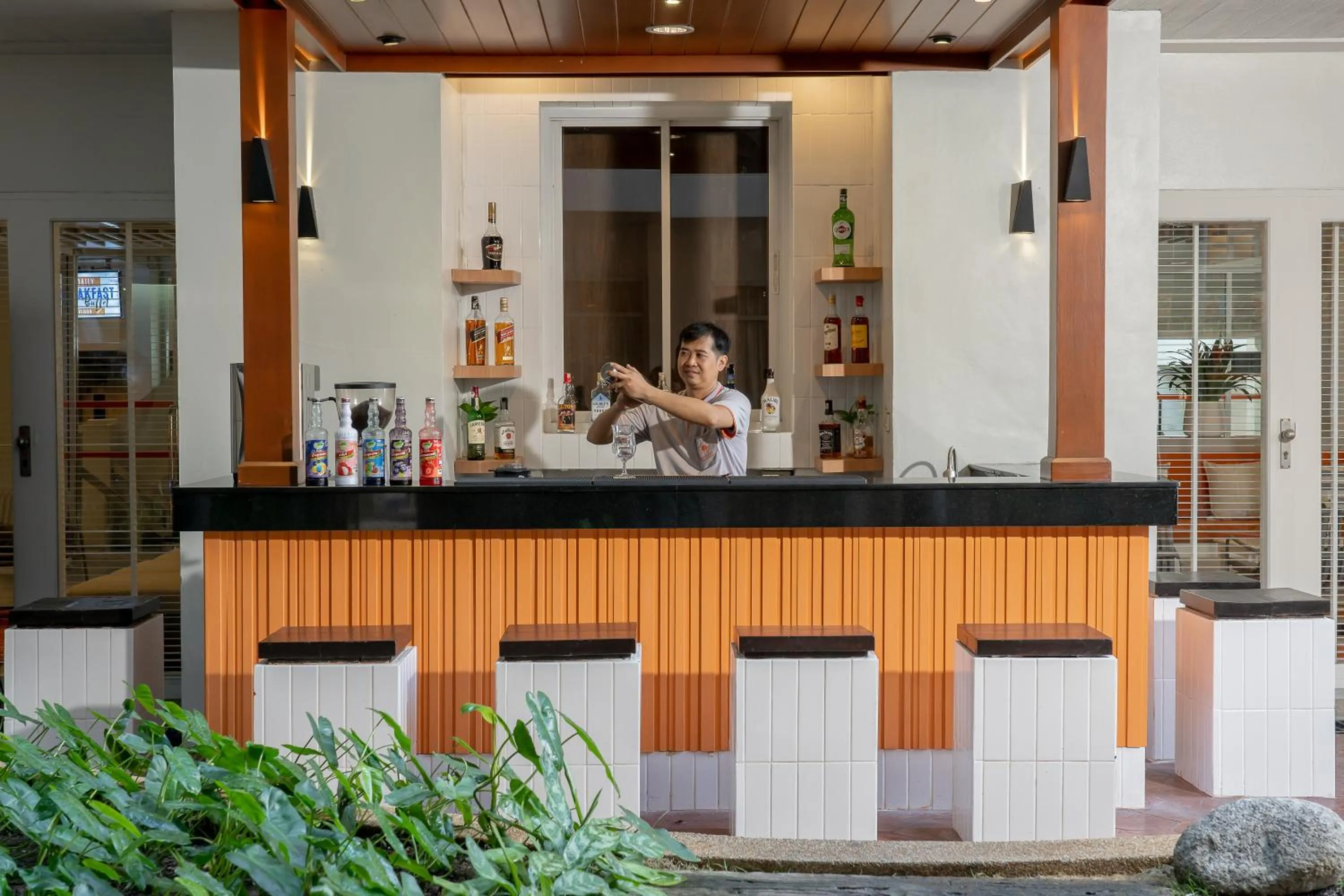 Restaurant/places to eat in Sunshine Hotel & Residences