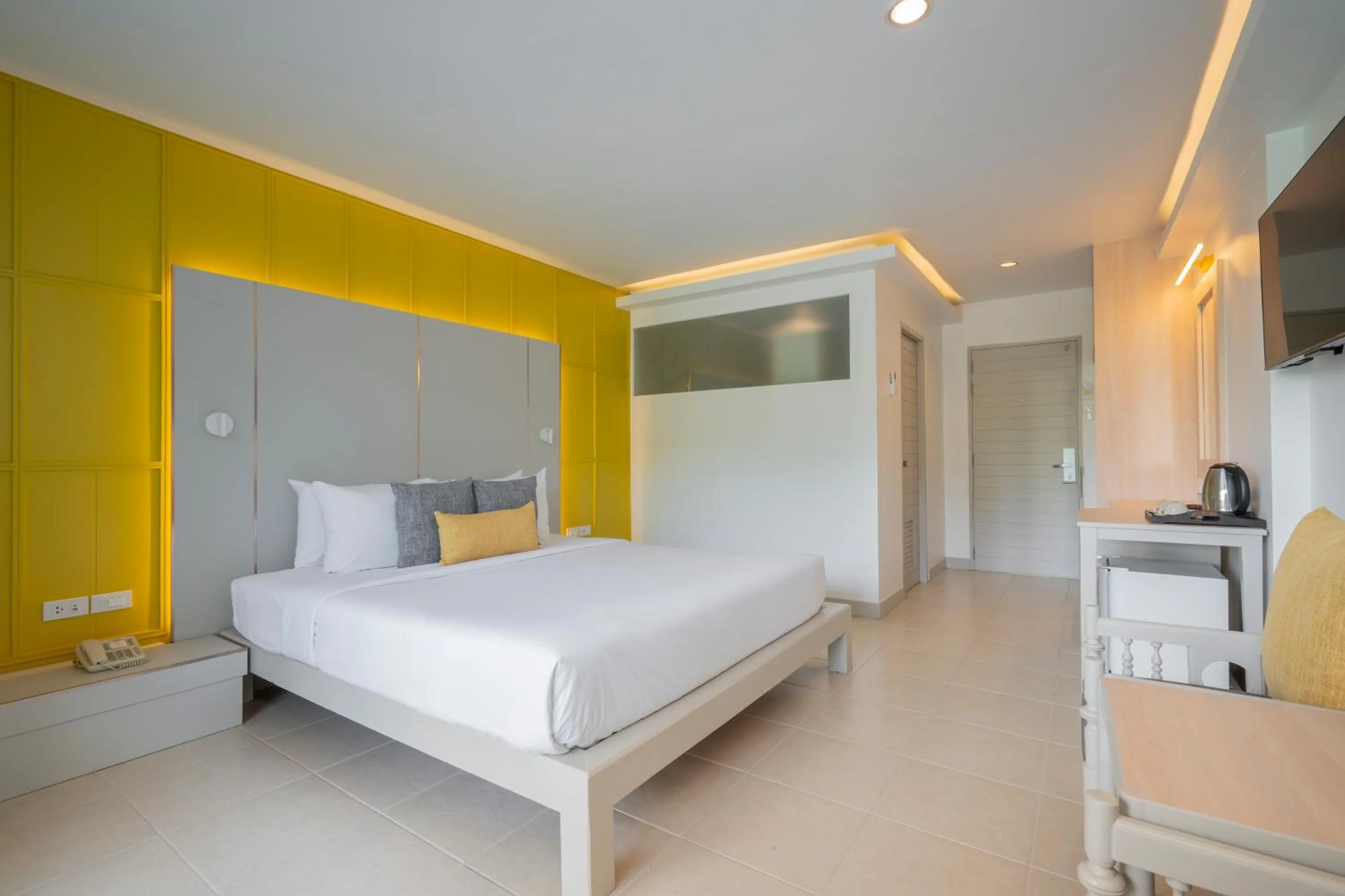 Bed in Sunshine Garden Resort