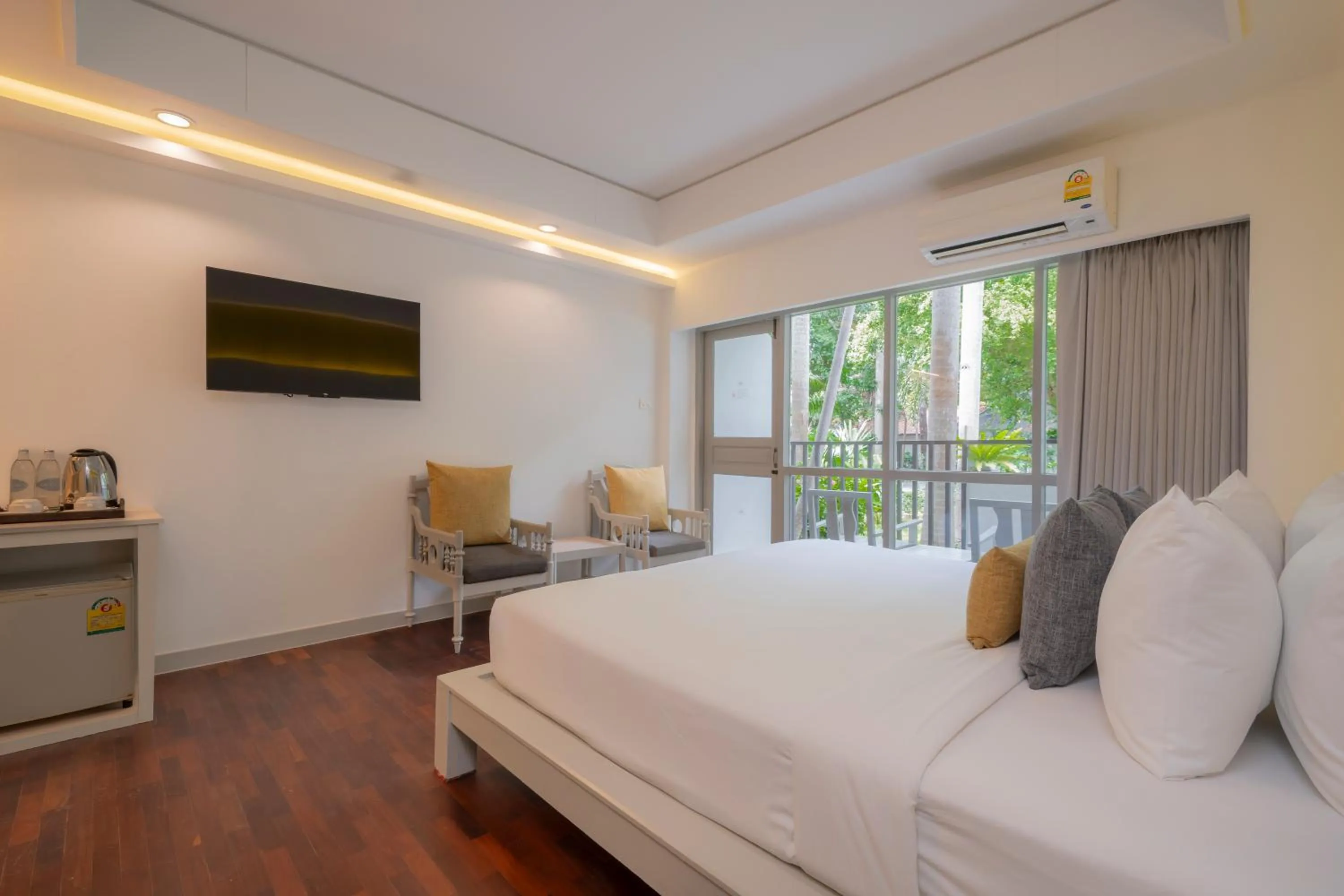 Bed in Sunshine Garden Resort