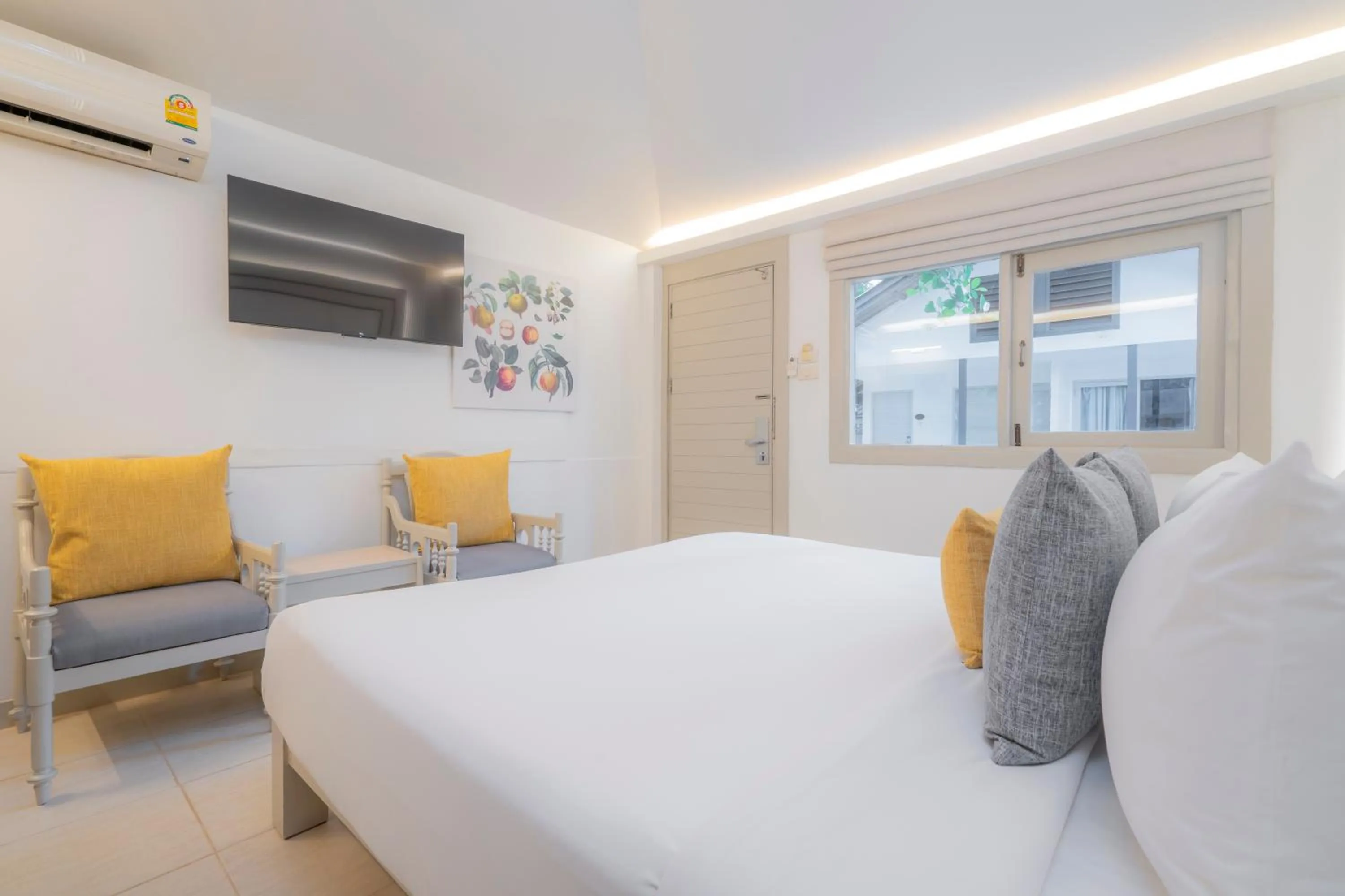 Bed in Sunshine Garden Resort