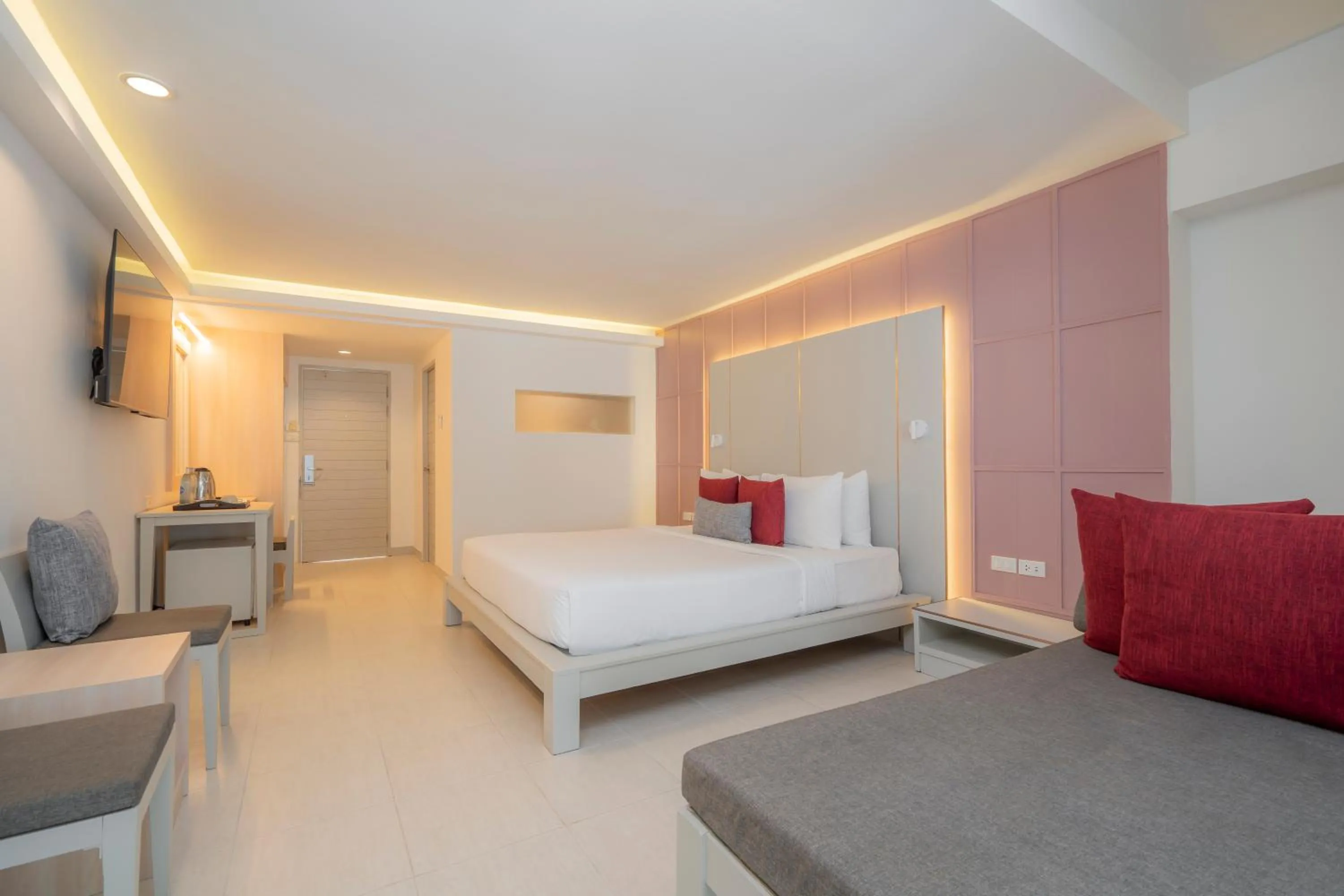 Bed in Sunshine Garden Resort