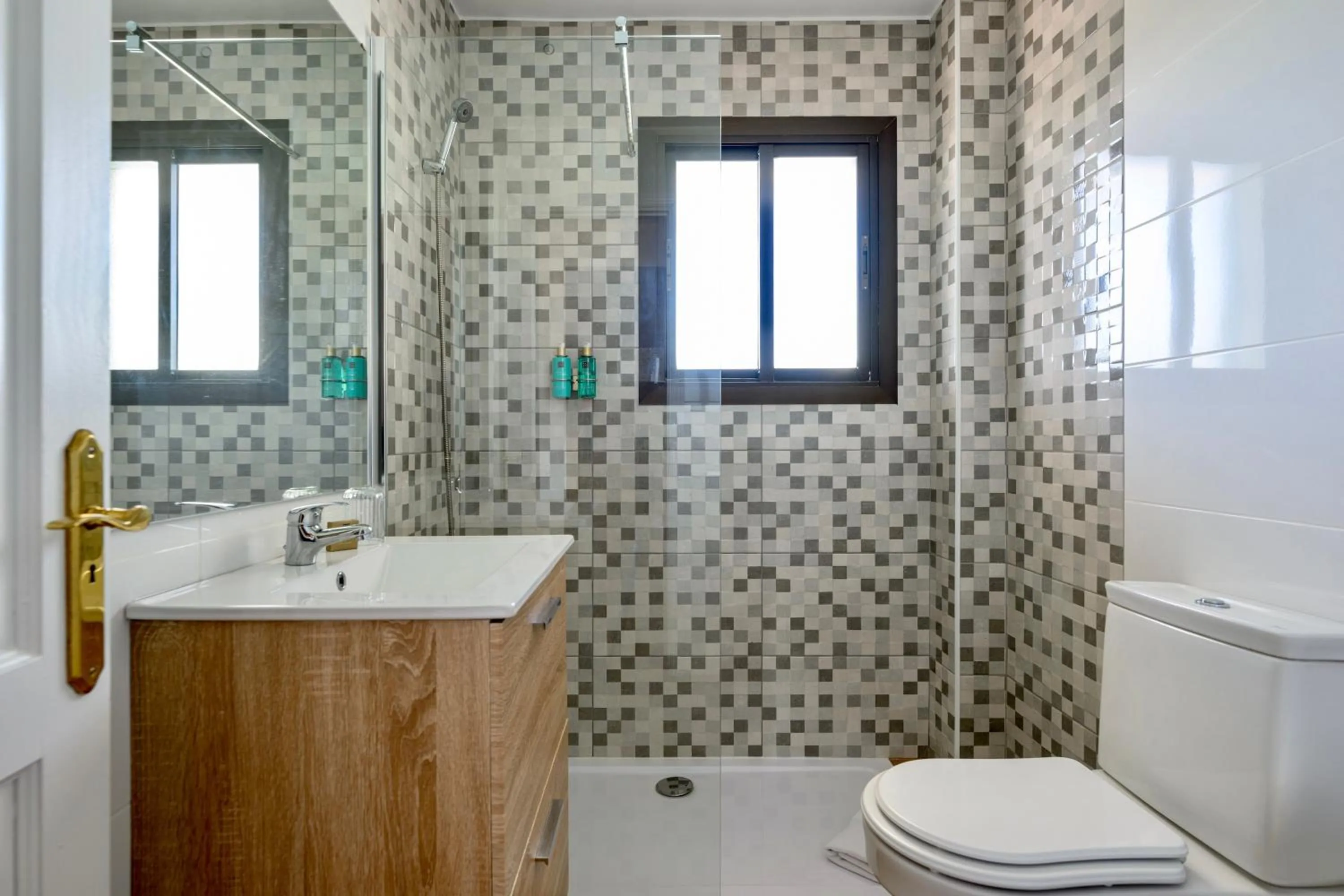 Shower in Bandama Golf Hotel by Airnest