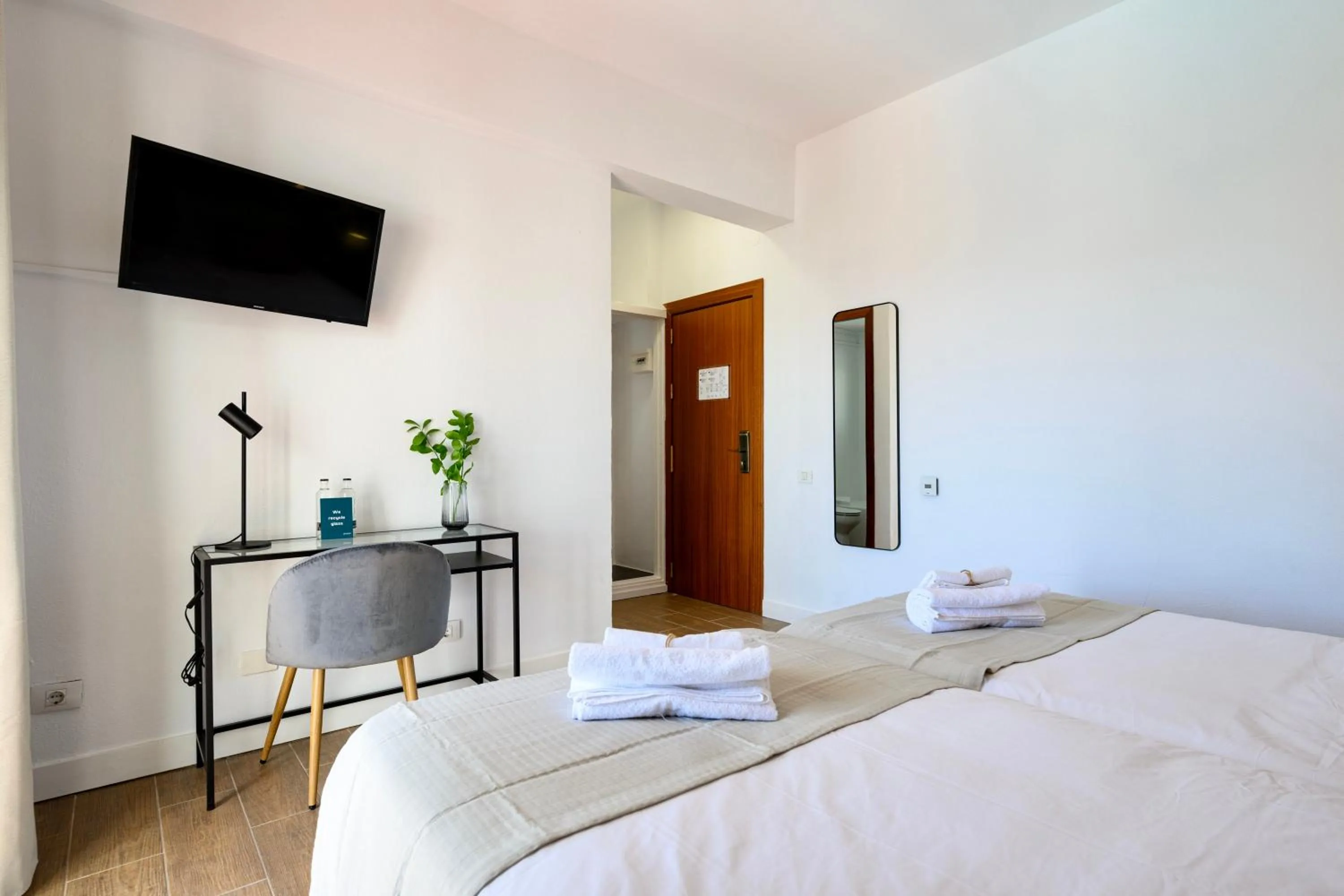 Bed in Bandama Golf Hotel by Airnest