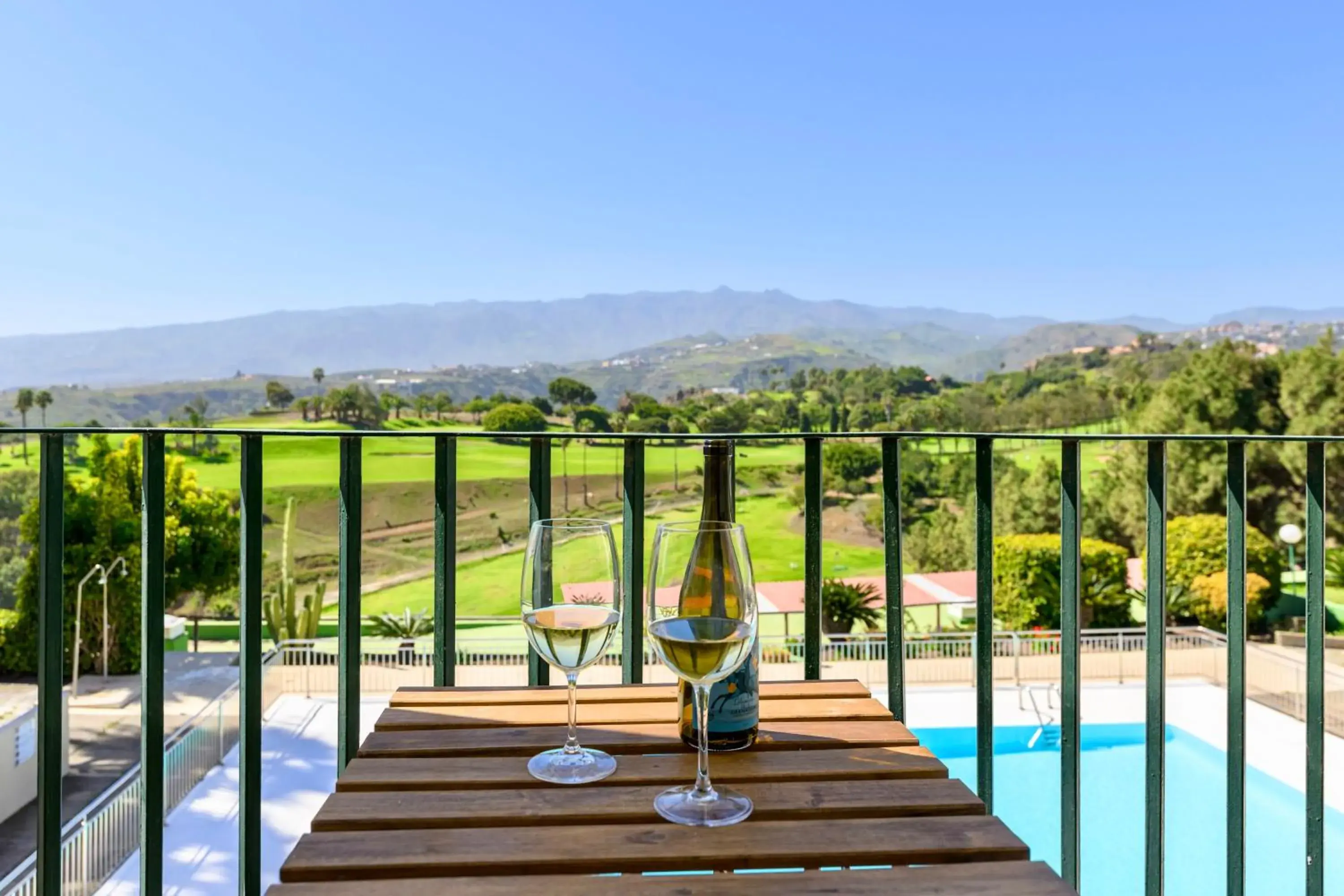 Budget Double Room with bathtub and balcony in Bandama Golf Hotel by Airnest Budget Double Room with bathtub and balcony in Bandama Golf Hotel by Airnest