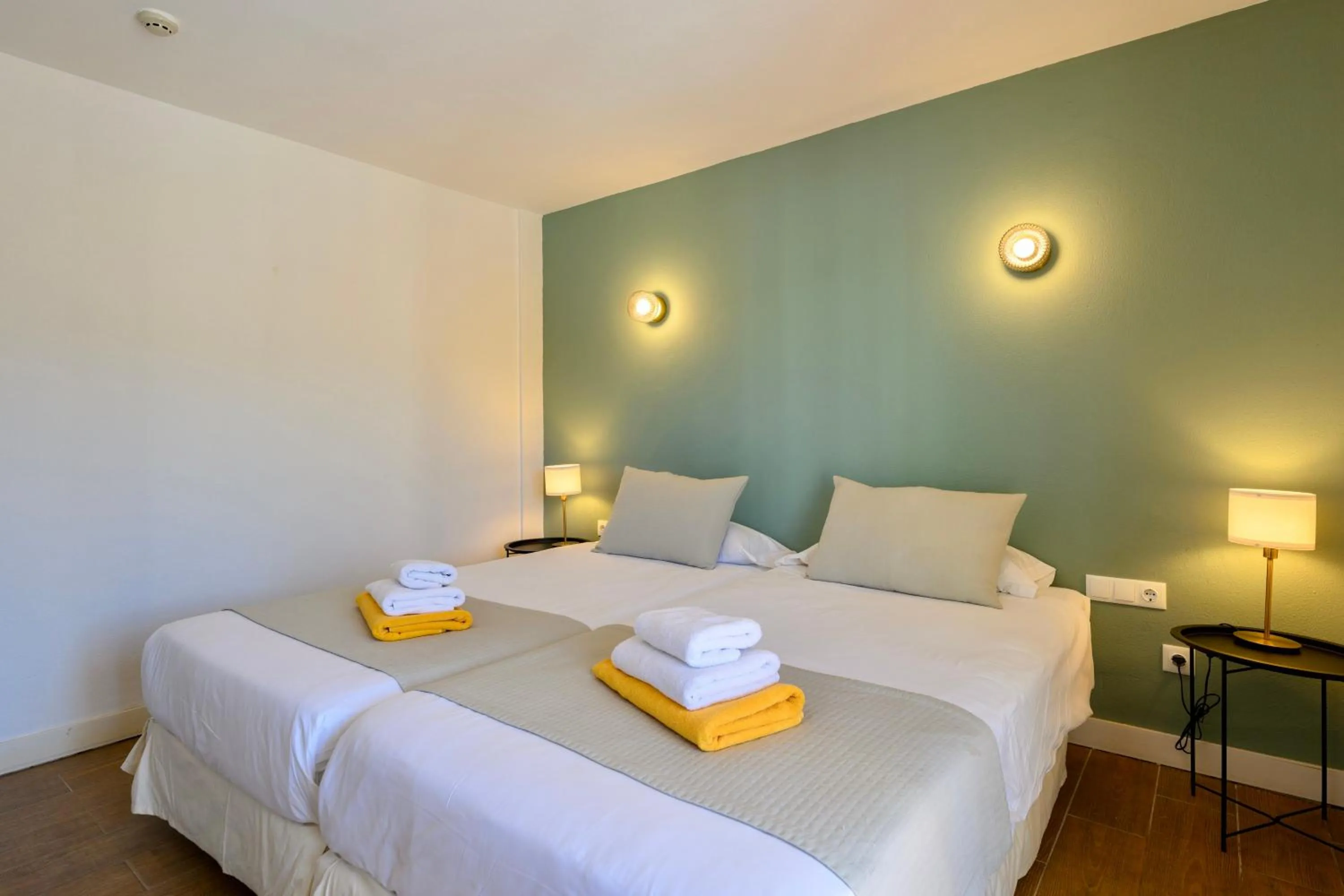 Bed in Bandama Golf Hotel by Airnest