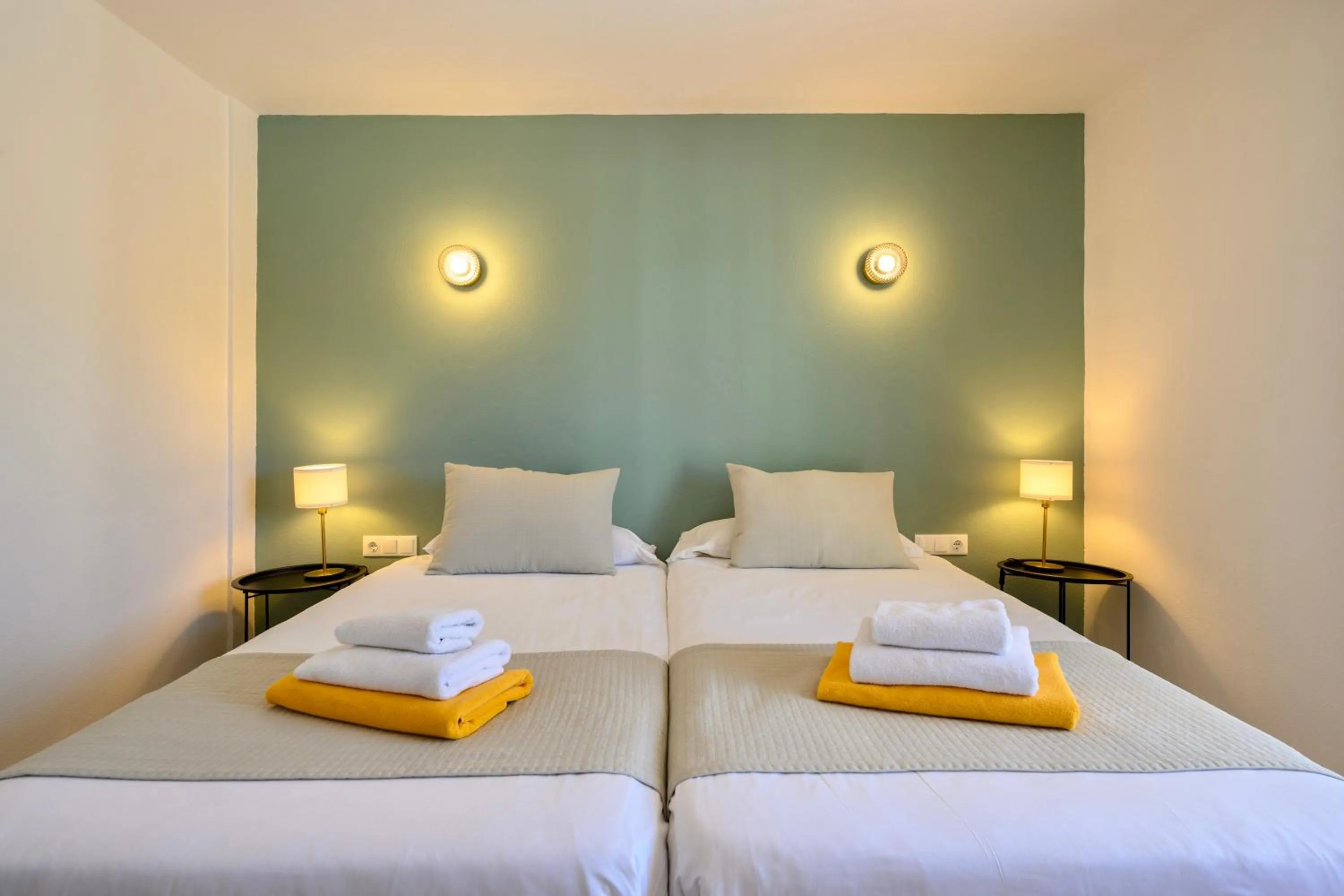 Bed in Bandama Golf Hotel by Airnest