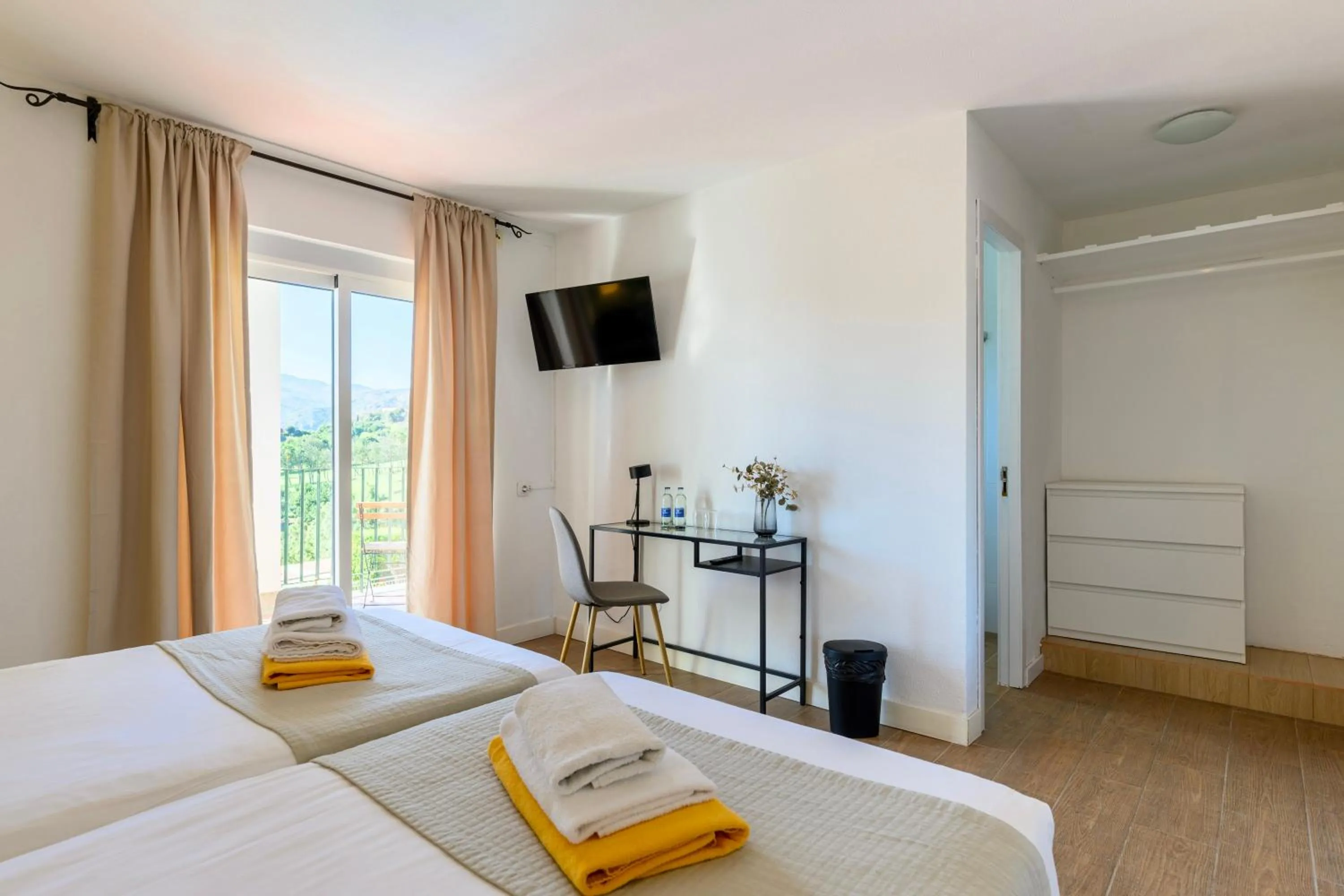 Bed in Bandama Golf Hotel by Airnest