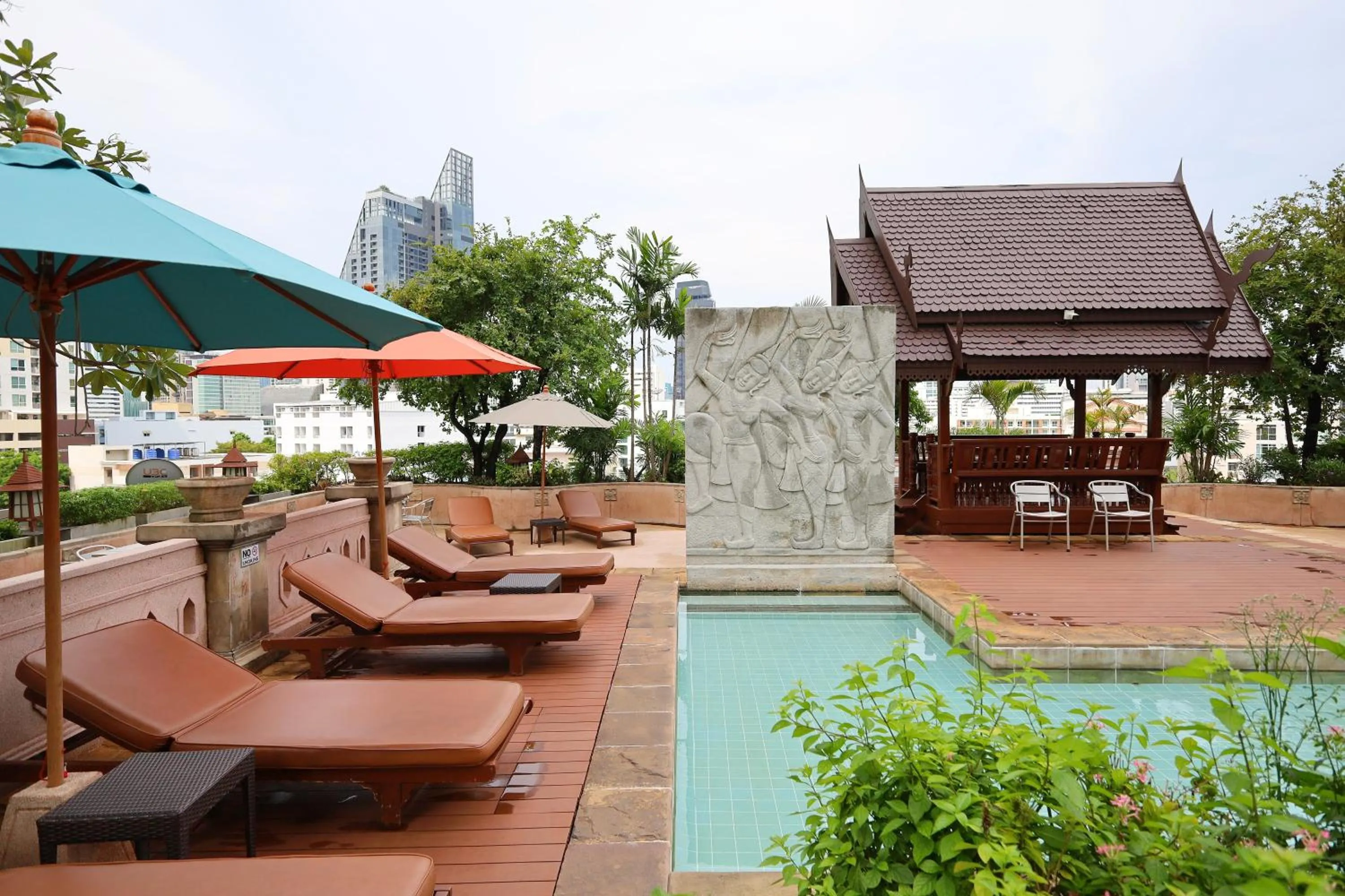 Swimming pool in Century Park Hotel