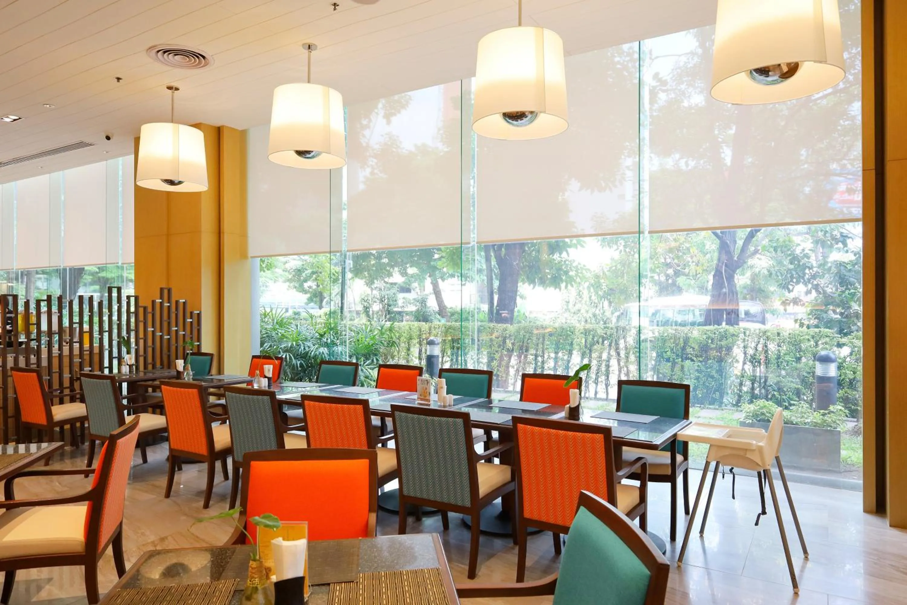 Restaurant/places to eat in Century Park Hotel