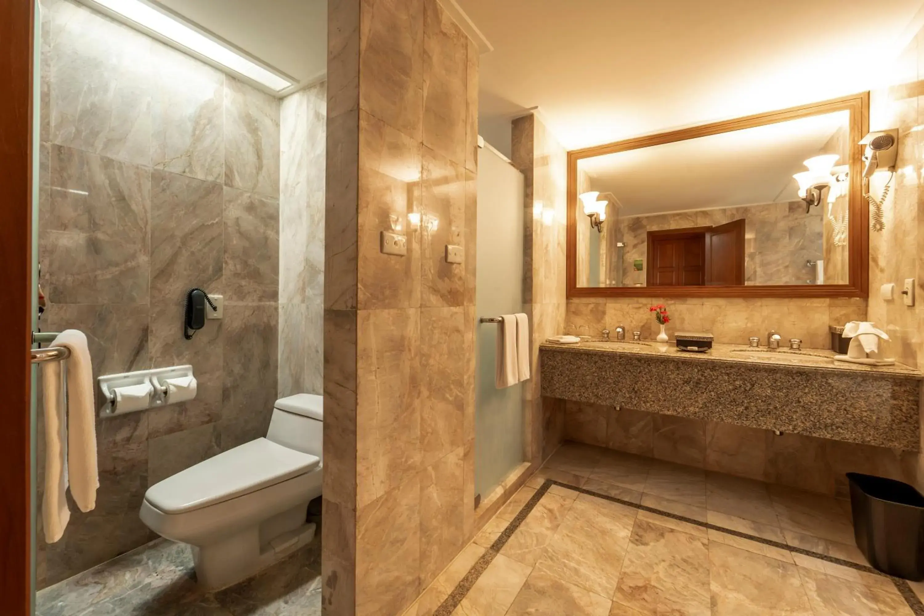 Three-Bedroom Suite in Century Park Hotel Three-Bedroom Suite in Century Park Hotel