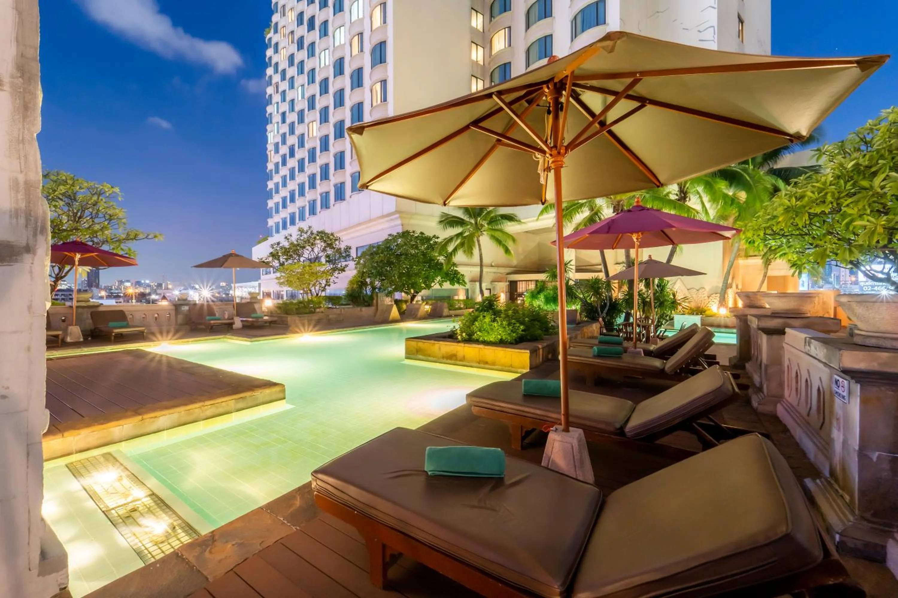 Swimming pool in Century Park Hotel