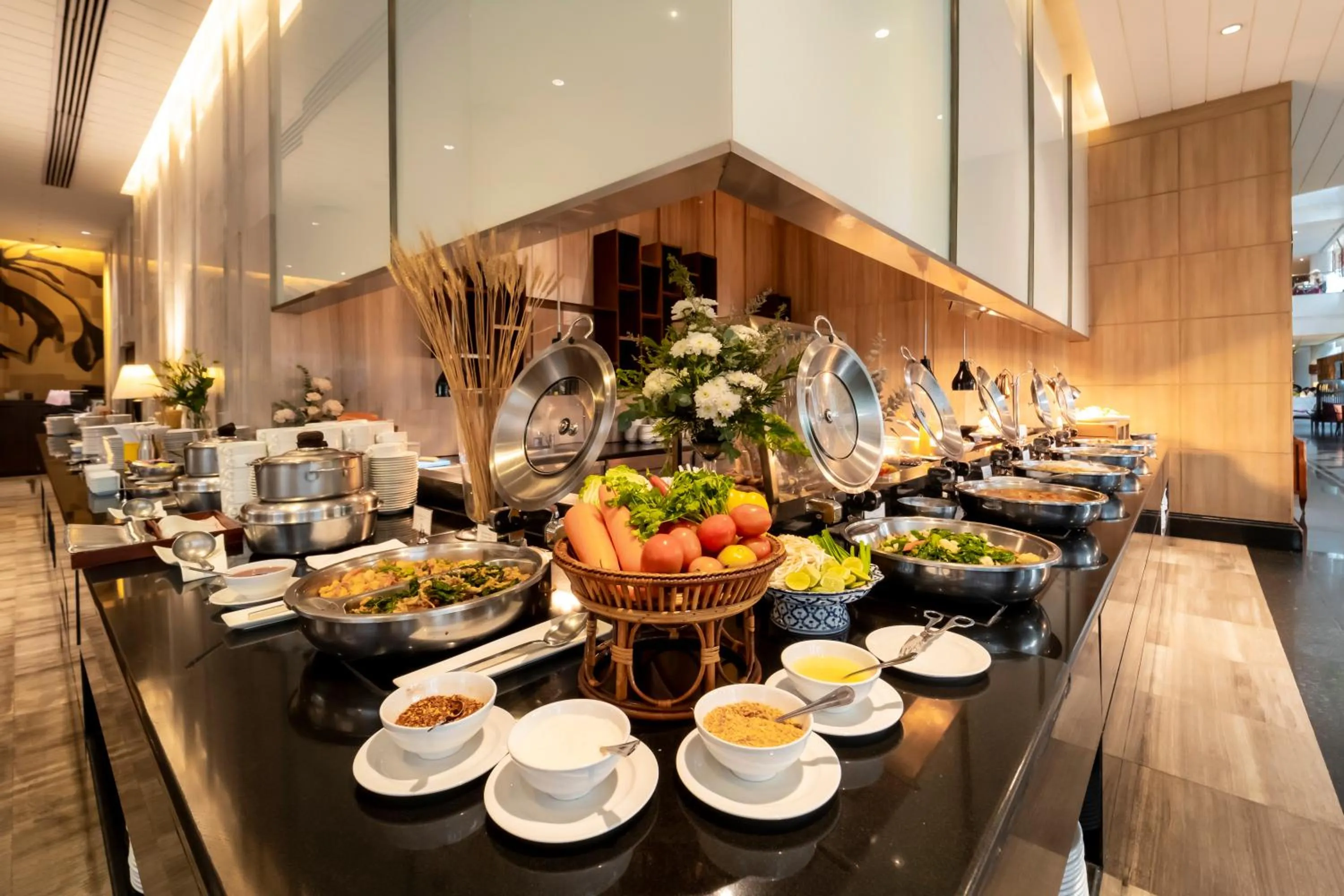 Restaurant/places to eat in Century Park Hotel